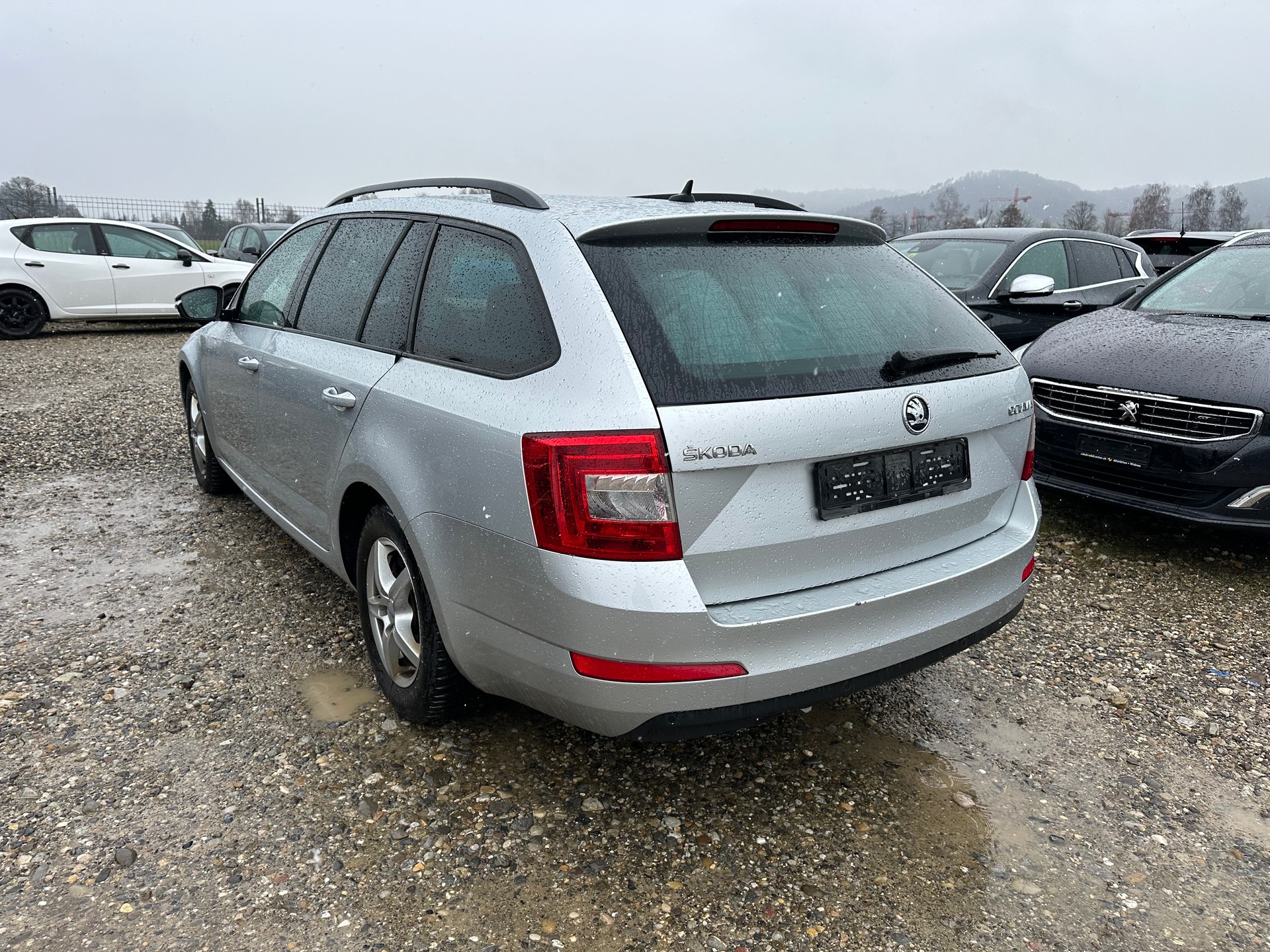 SKODA Octavia Combi 1.6 TDI Fresh DSG-image-5