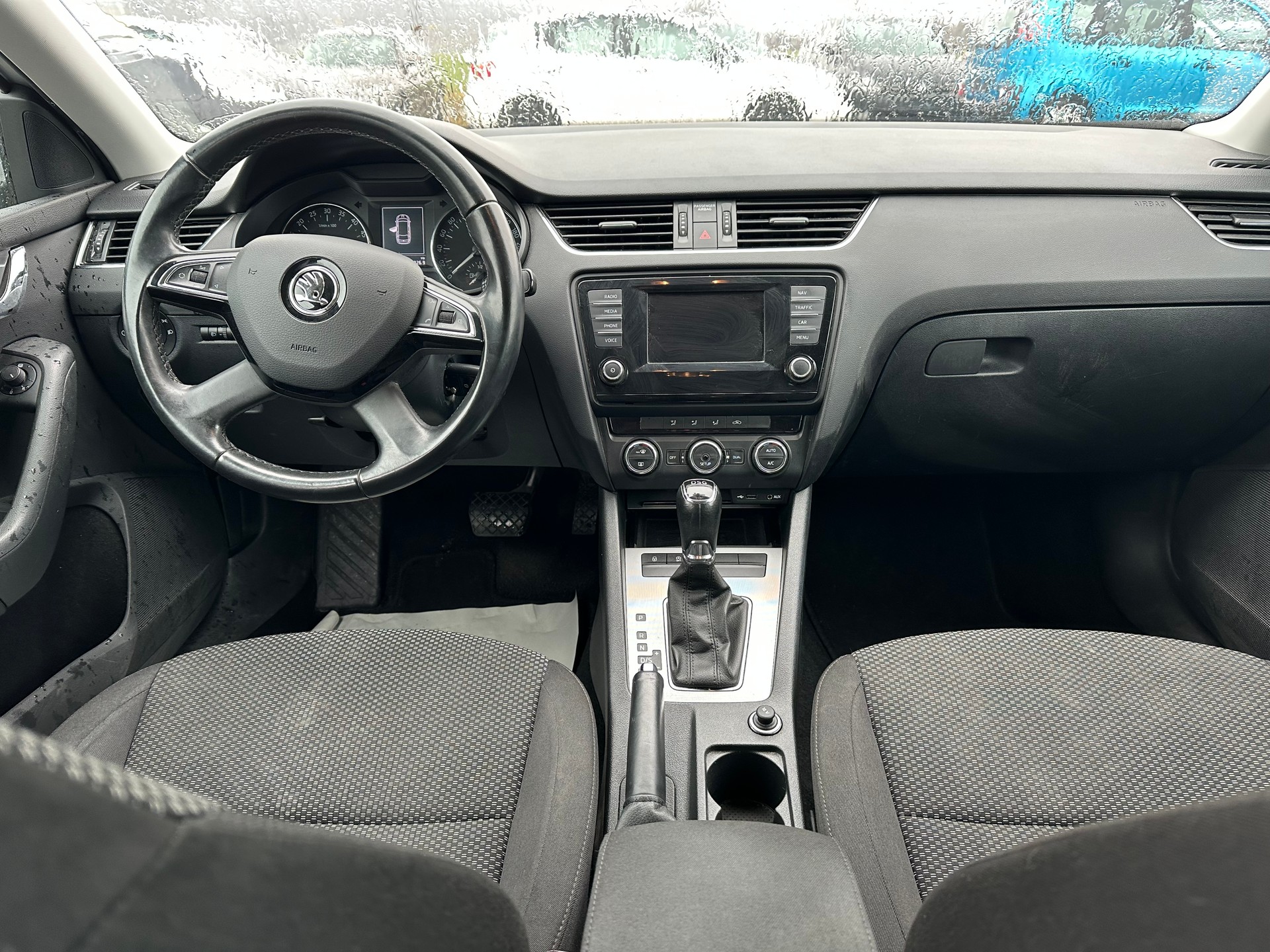 SKODA Octavia Combi 1.6 TDI Fresh DSG-image-8