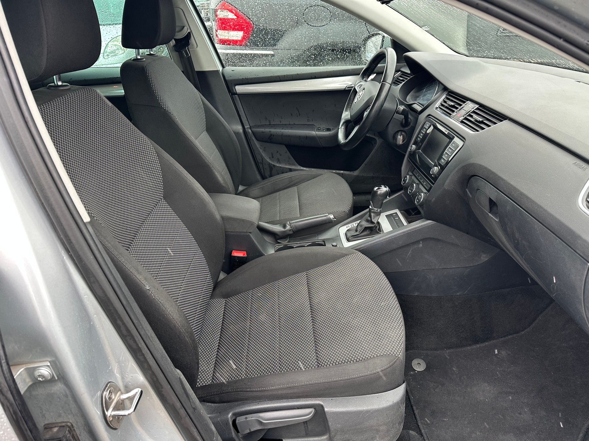 SKODA Octavia Combi 1.6 TDI Fresh DSG-image-11