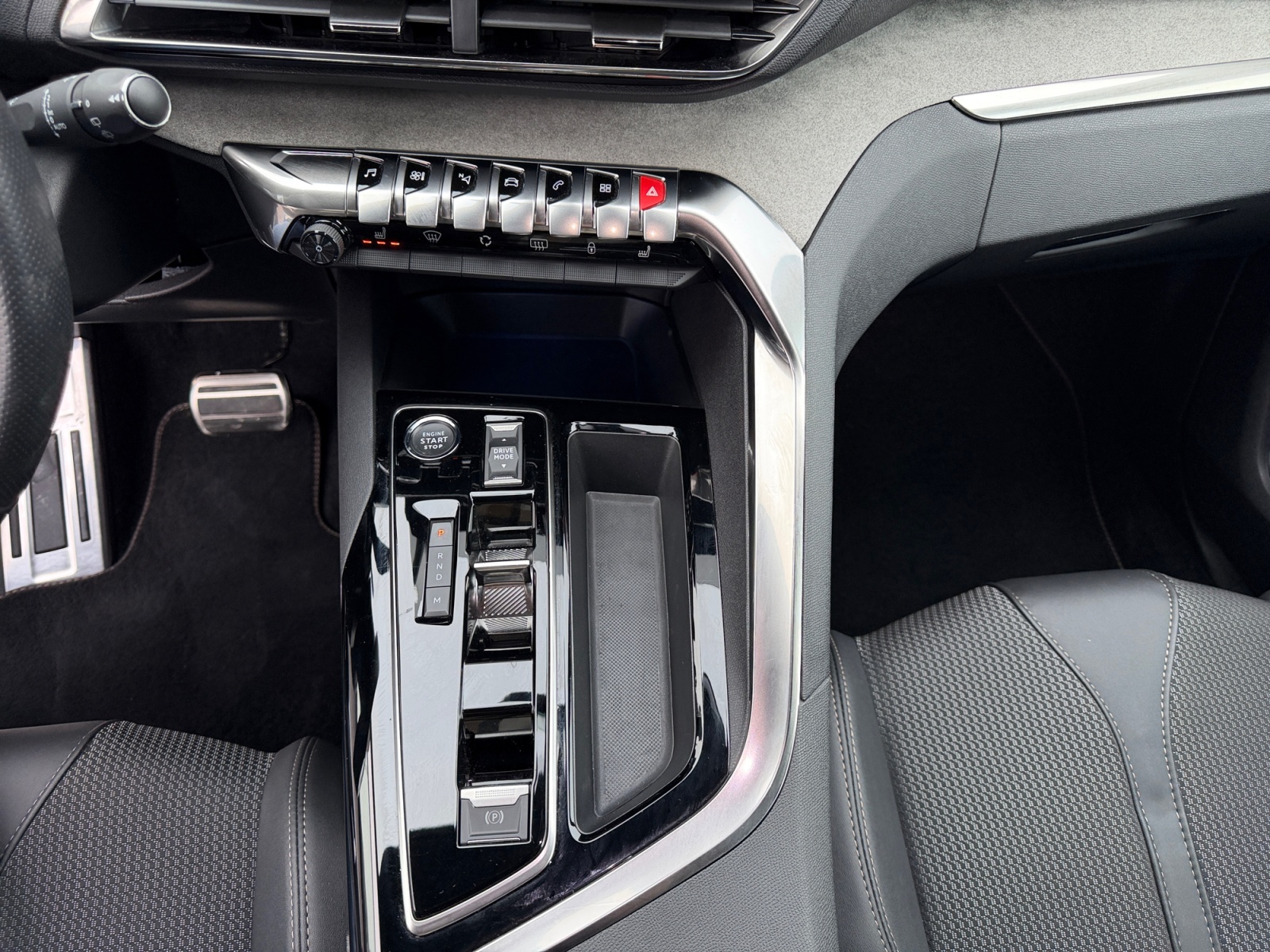PEUGEOT 5008 1.2 Pure Tech Active Pack-image-13