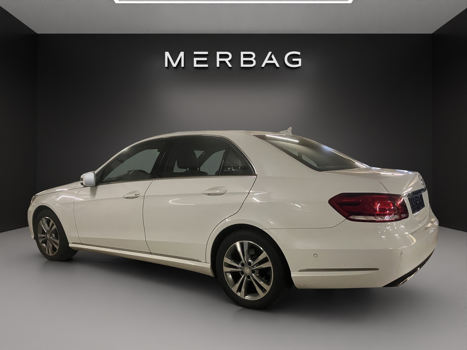 MERCEDES-BENZ E 220 BlueTEC Avantgarde 4Matic 7G-Tronic-image-3
