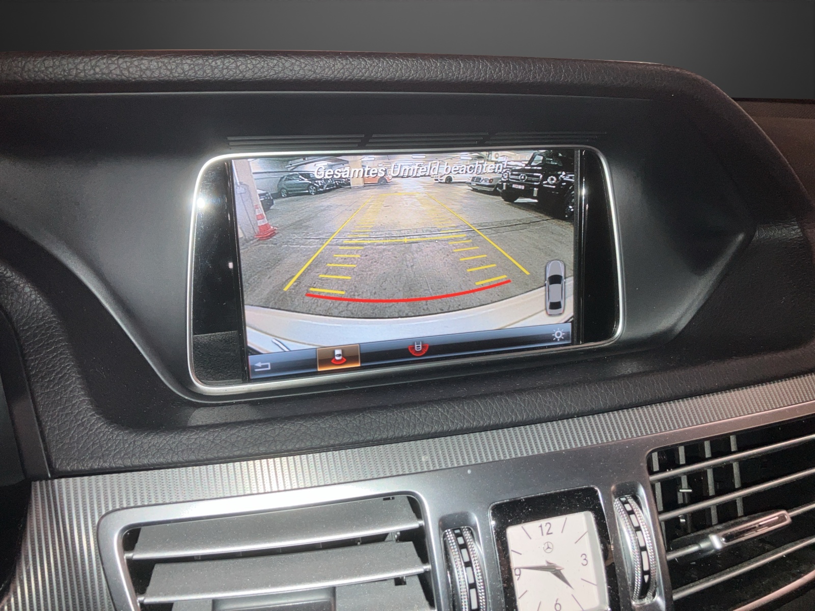 MERCEDES-BENZ E 220 BlueTEC Avantgarde 4Matic 7G-Tronic-image-10