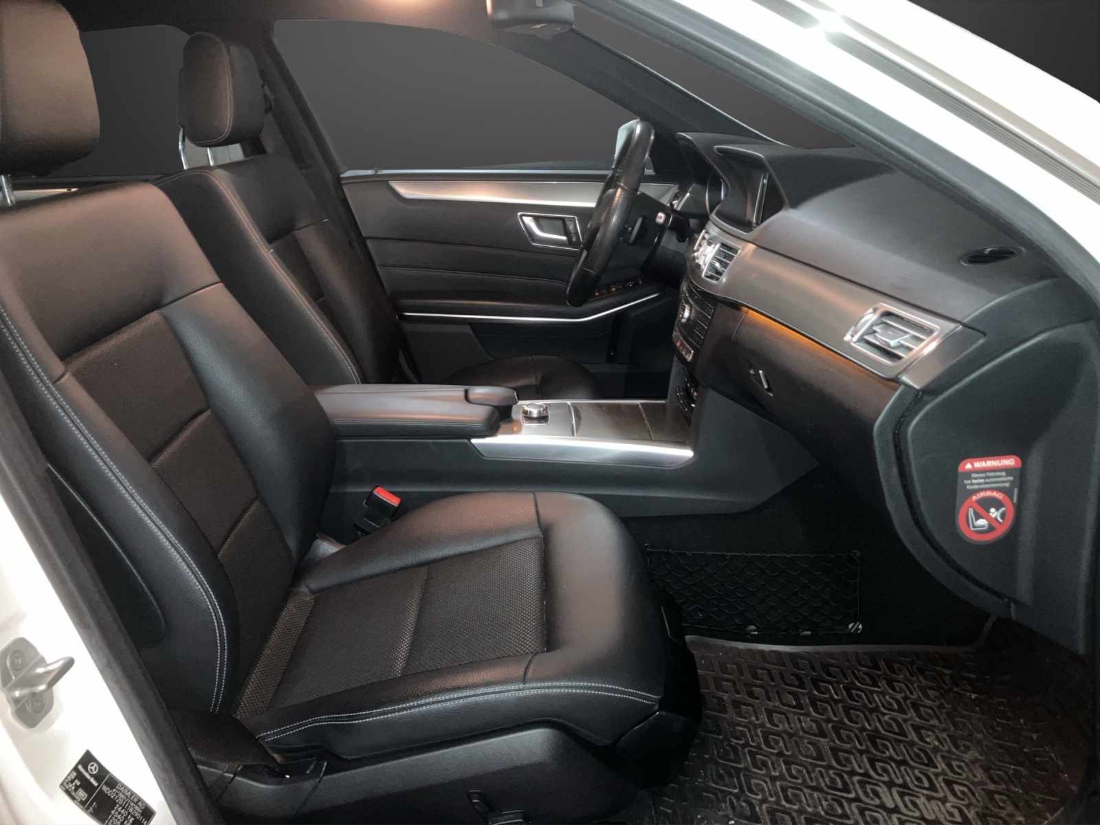 MERCEDES-BENZ E 220 BlueTEC Avantgarde 4Matic 7G-Tronic-image-8