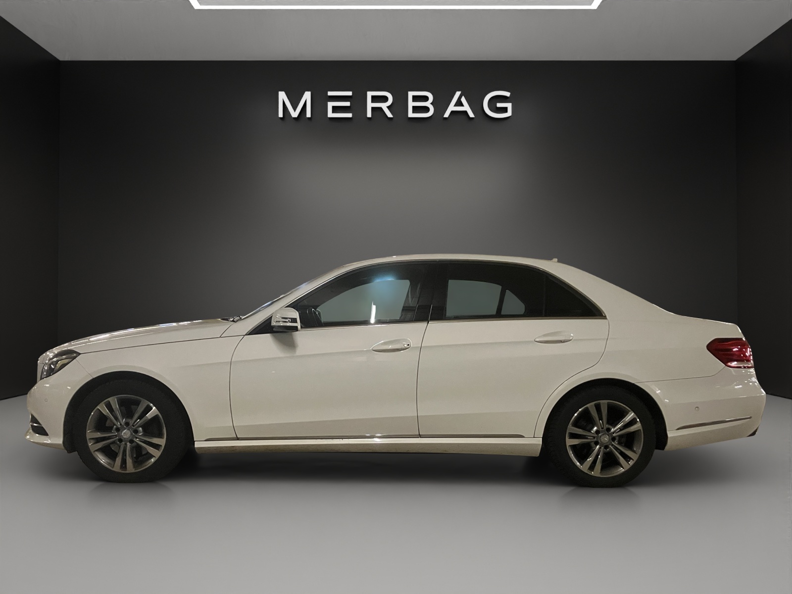 MERCEDES-BENZ E 220 BlueTEC Avantgarde 4Matic 7G-Tronic-image-2