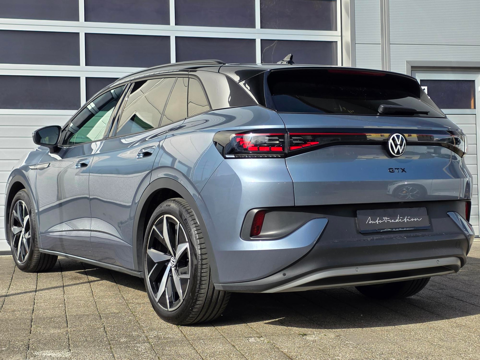 VW ID.4 GTX 77 kWh 4Motion ** ASSISTENZ PAKET -SPORT PAKET -DESIGN PAKET - BATT.ZERTIFIKAT -GARANTIE BIS 09.2029-showroom-element-3