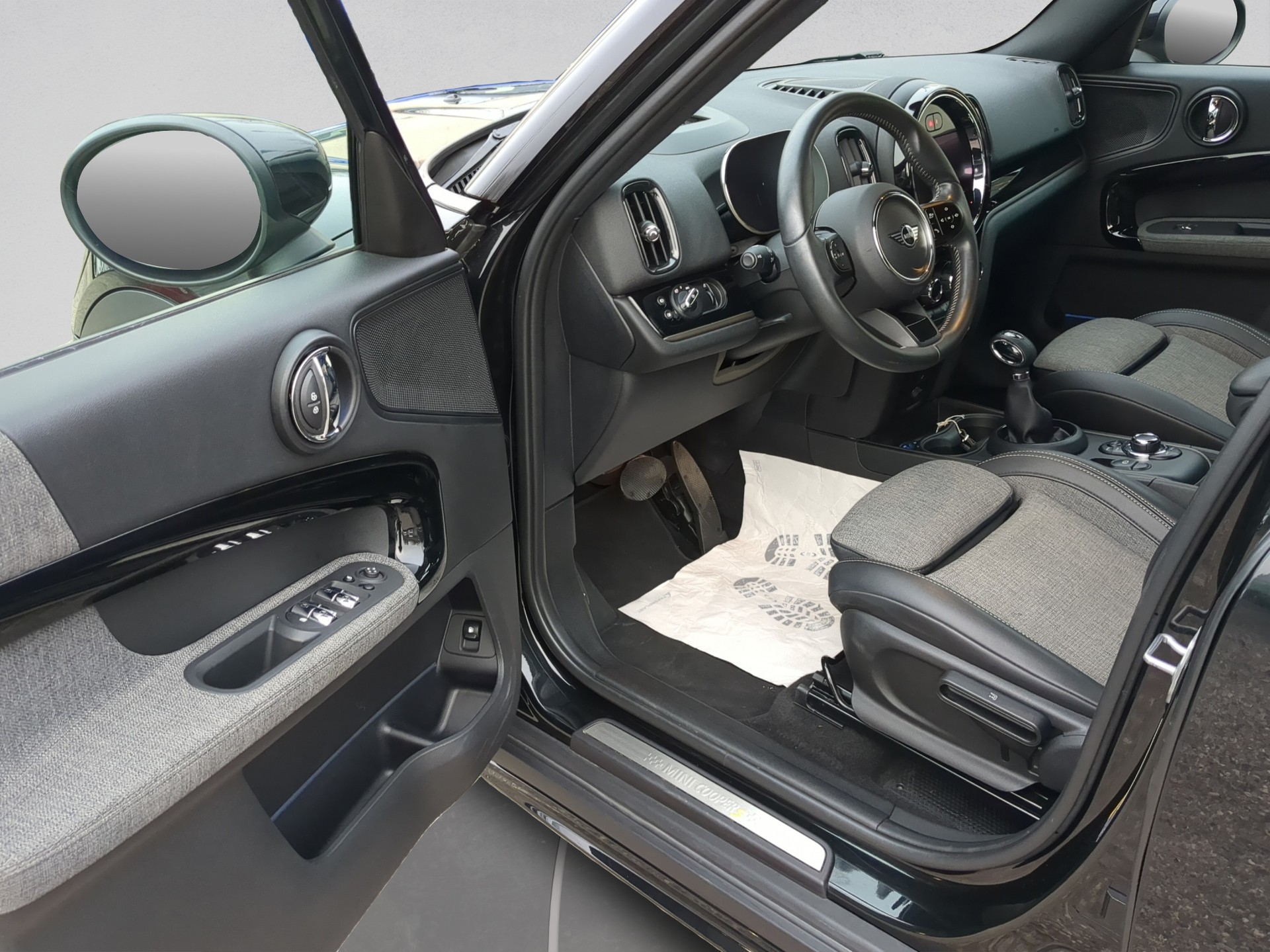 MINI Countryman Cooper SE ALL4 PHEV Steptronic-image-19