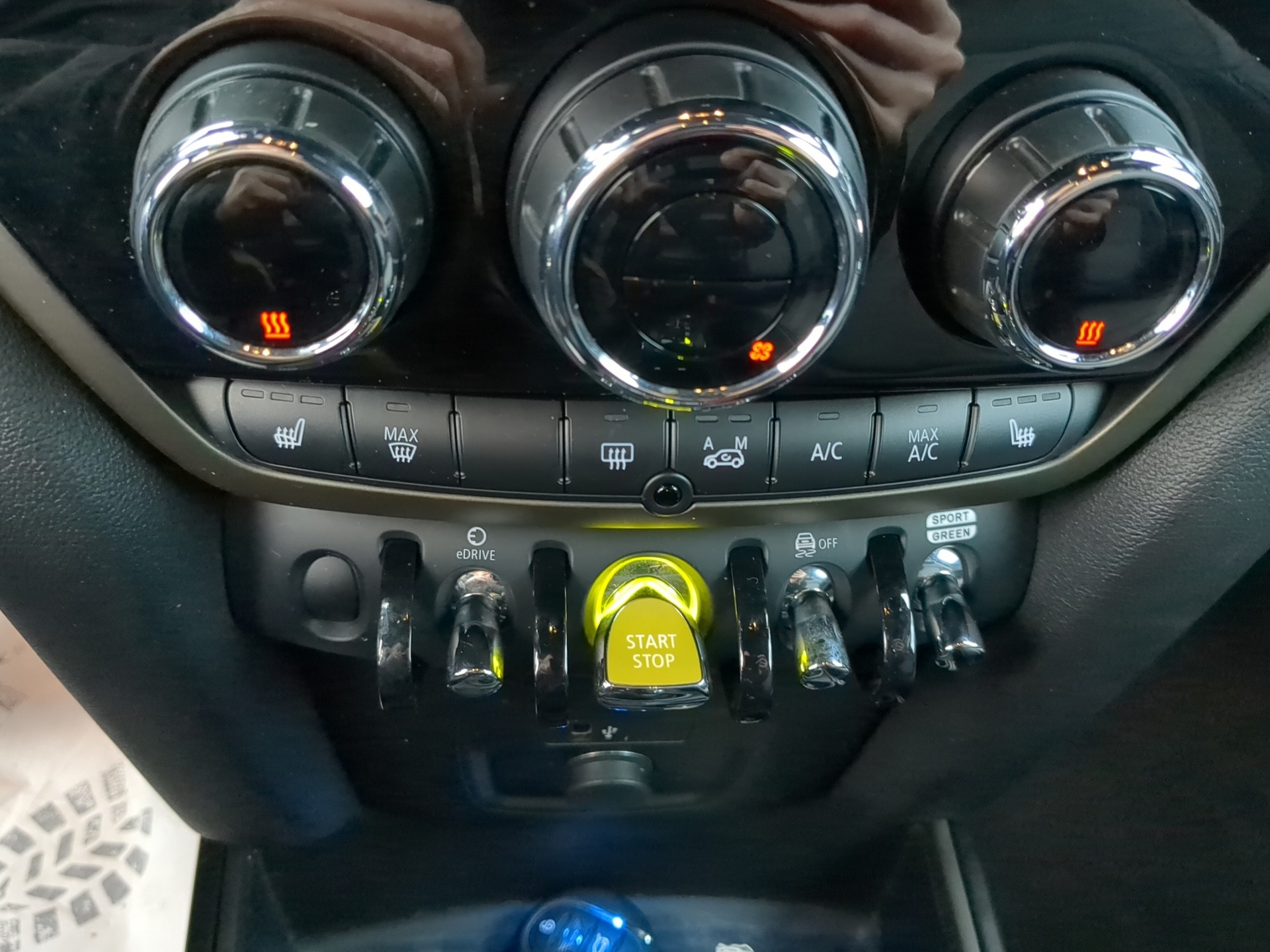 MINI Countryman Cooper SE ALL4 PHEV Steptronic-image-17