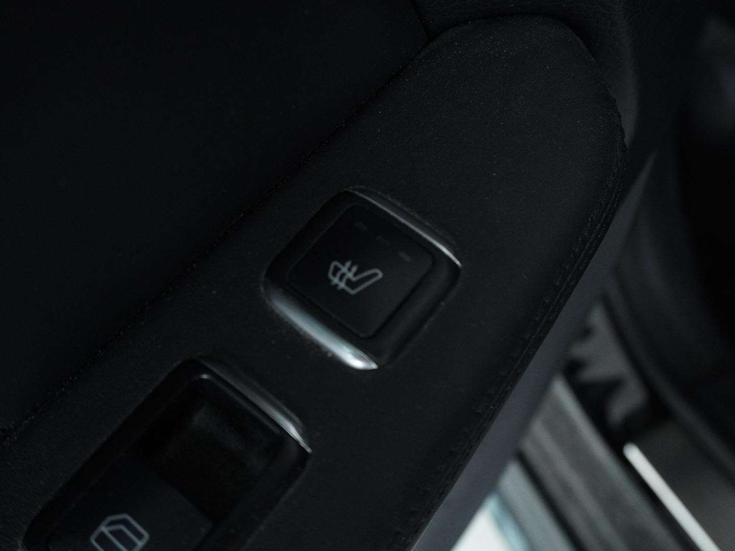 MERCEDES-BENZ E 500 Avantgarde 4Matic 7G-Tronic-image-12
