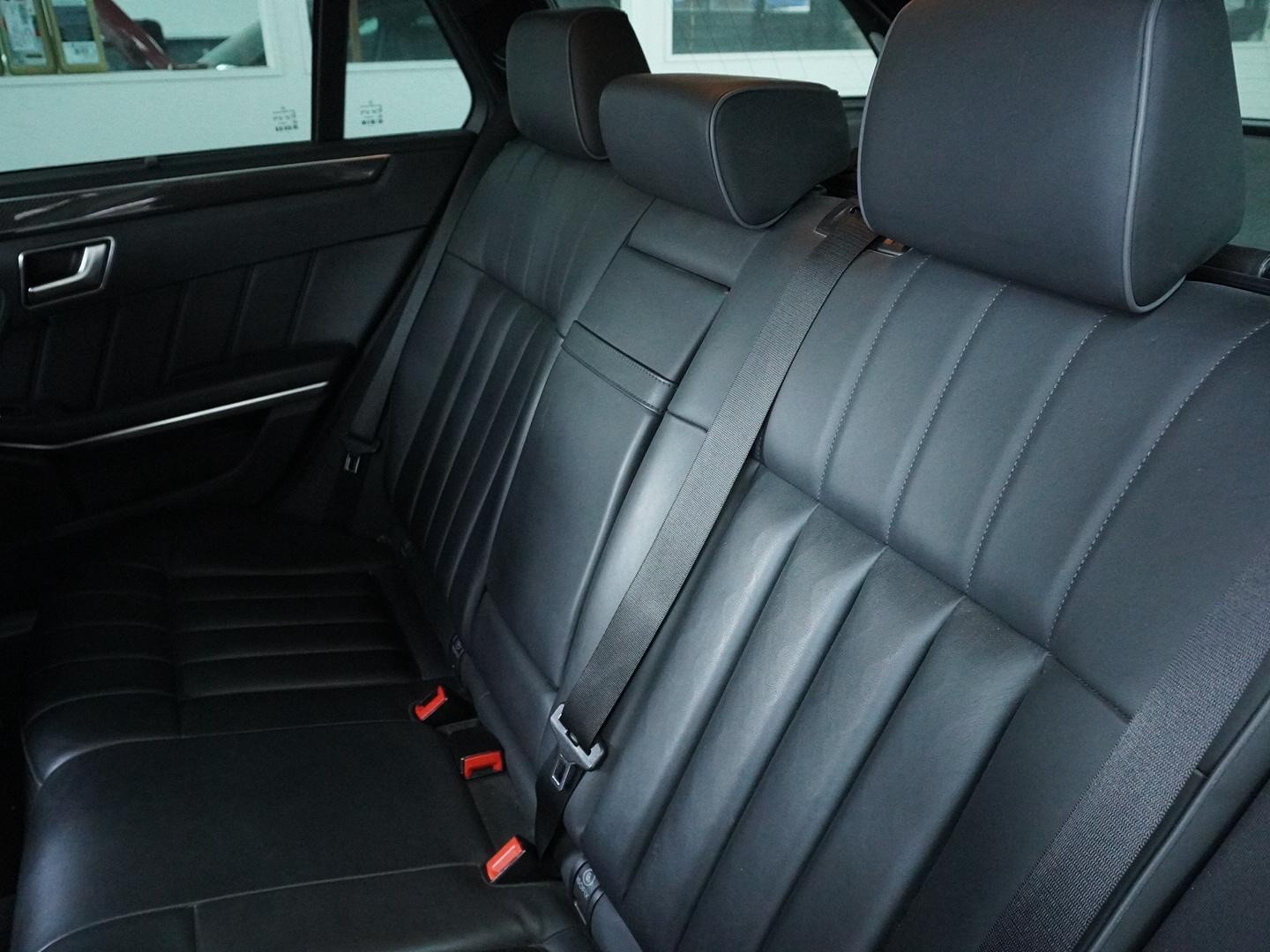 MERCEDES-BENZ E 500 Avantgarde 4Matic 7G-Tronic-image-4