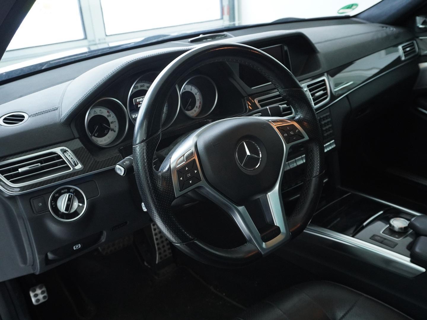 MERCEDES-BENZ E 500 Avantgarde 4Matic 7G-Tronic-image-2