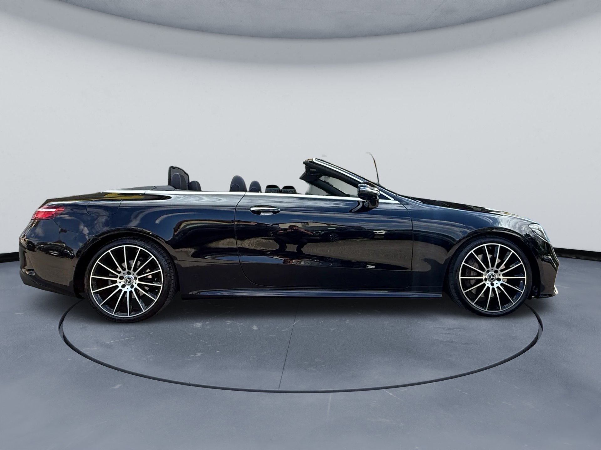 MERCEDES-BENZ E 300 Cabriolet AMG Line 9G-Tronic-image-3