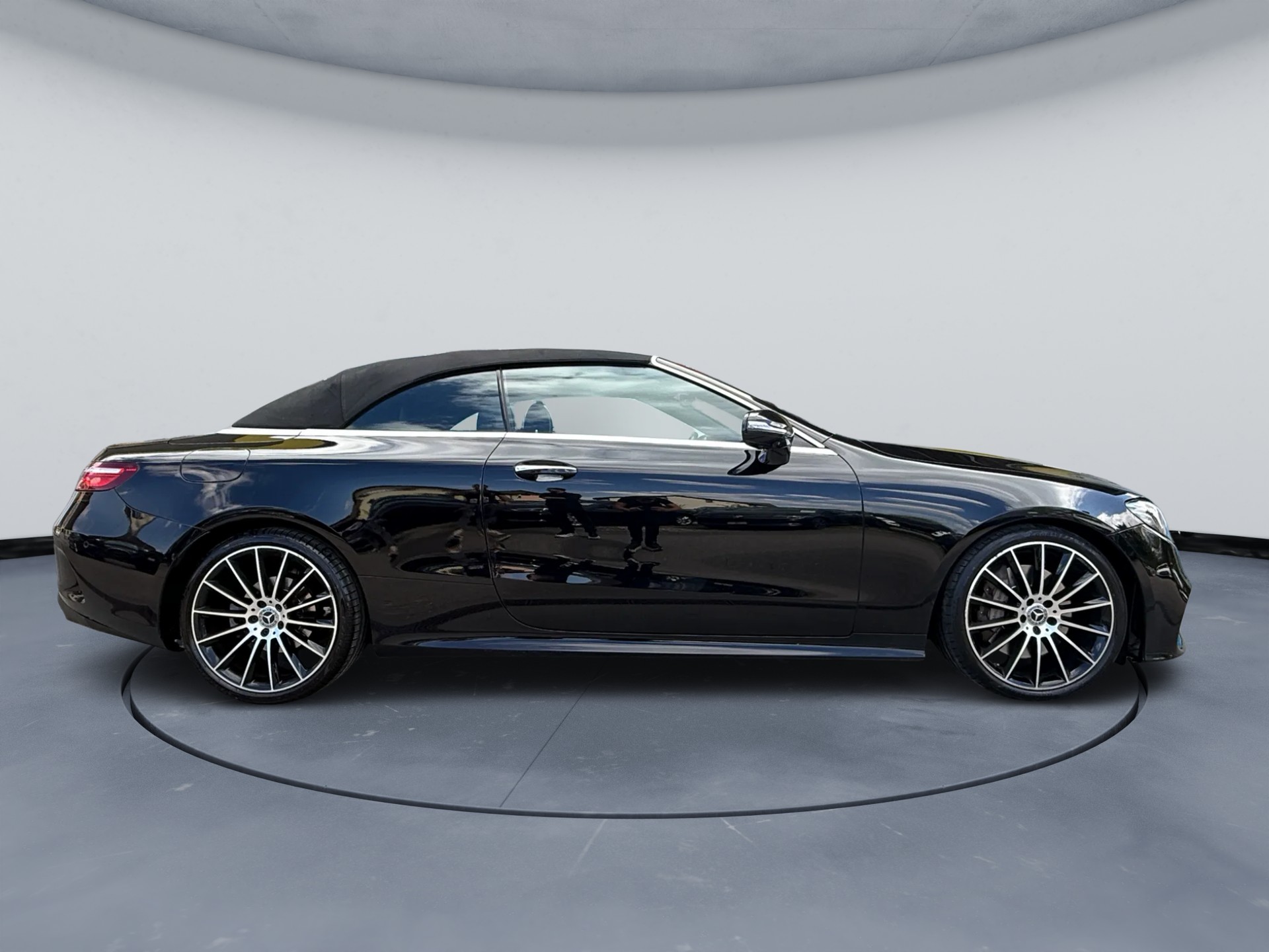 MERCEDES-BENZ E 300 Cabriolet AMG Line 9G-Tronic-image-4
