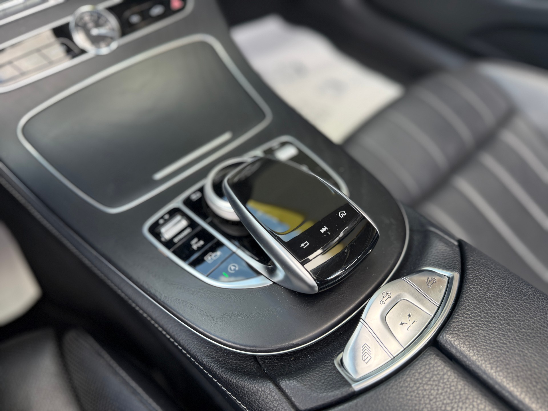 MERCEDES-BENZ E 300 Cabriolet AMG Line 9G-Tronic-image-14