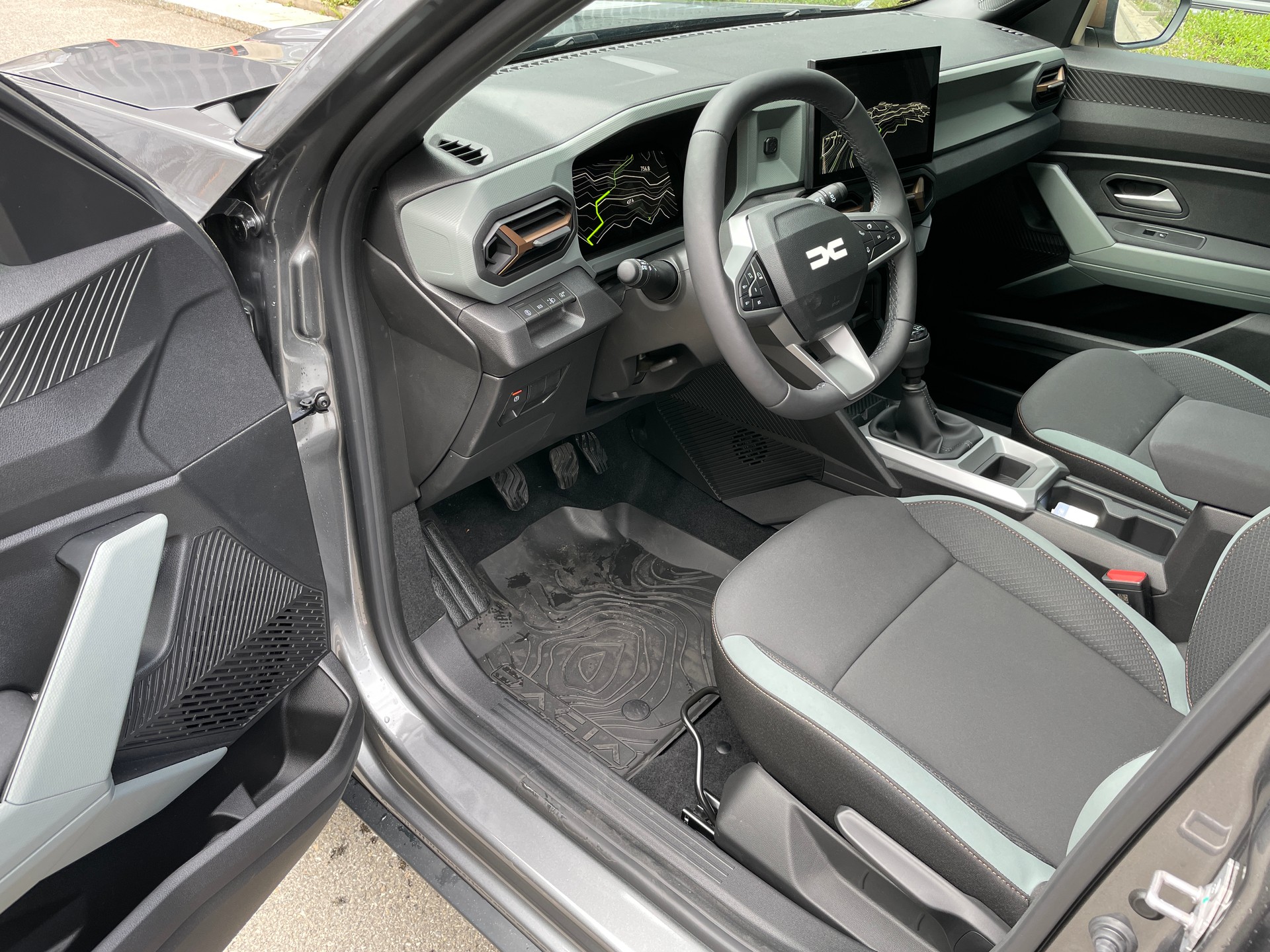 DACIA Bigster TCe 140 48V Extreme-image-13