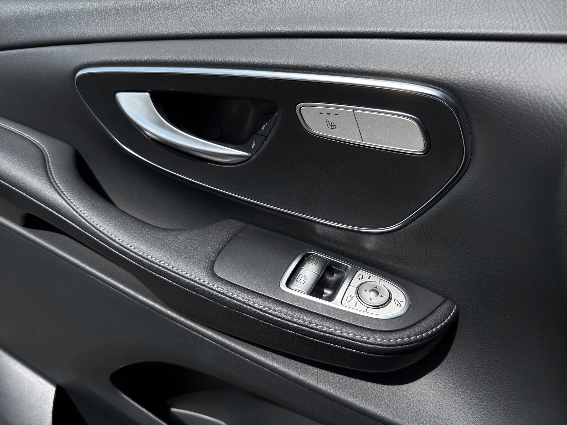 MERCEDES-BENZ V 250 d lang Avantgarde 4Matic G-Tronic-image-17
