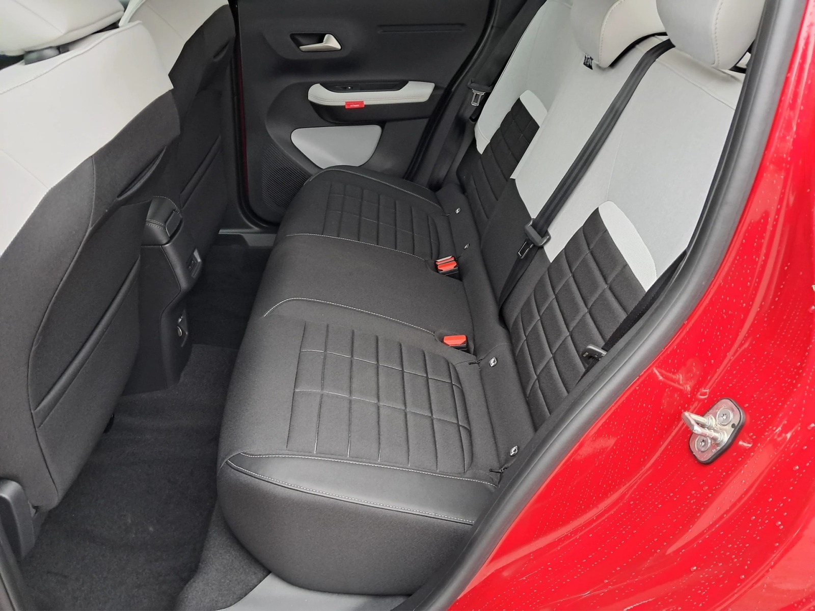CITROEN C3 1.2 Hybrid Edition Tricolor-image-12