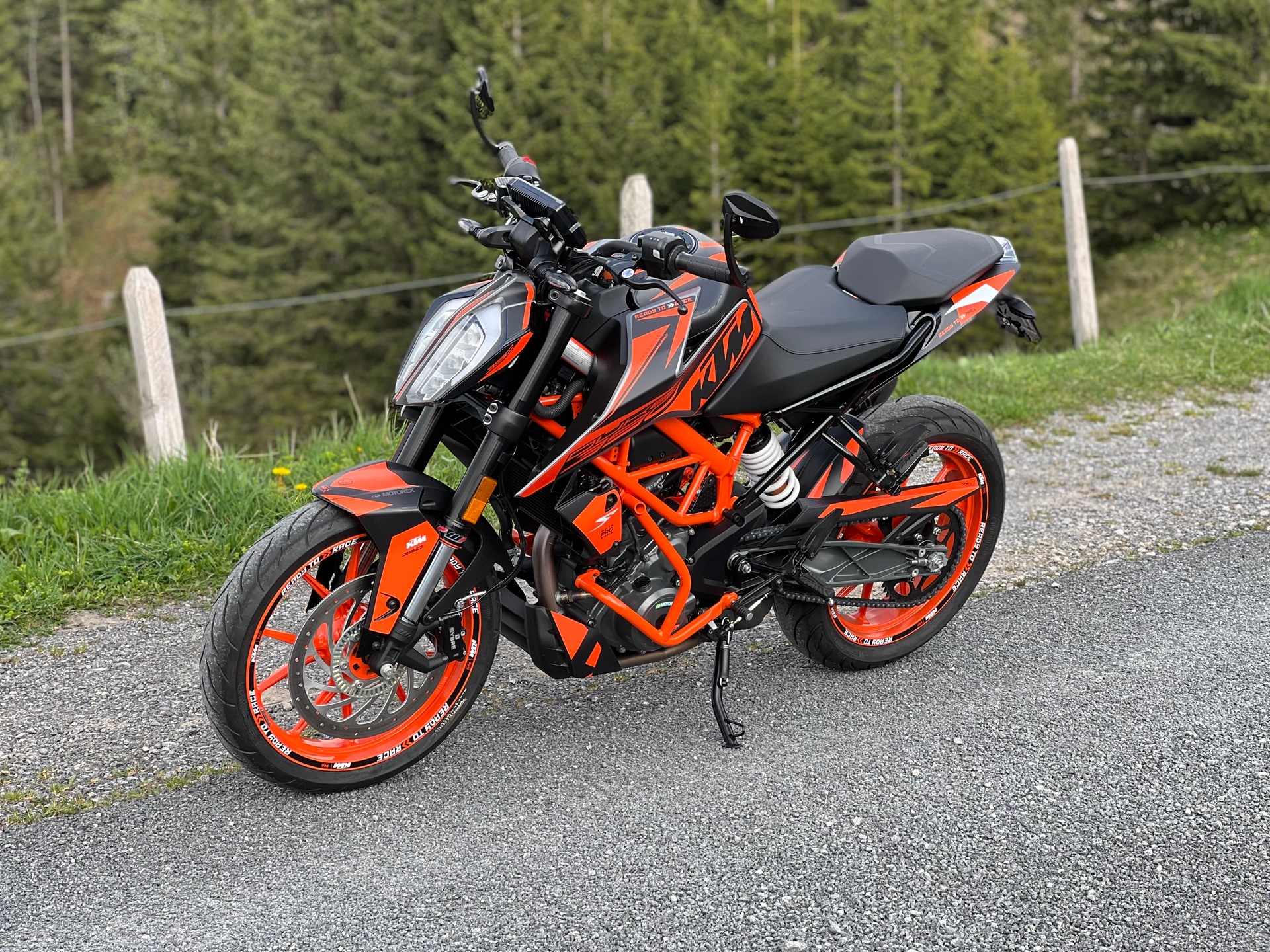KTM 390 Duke-image-1