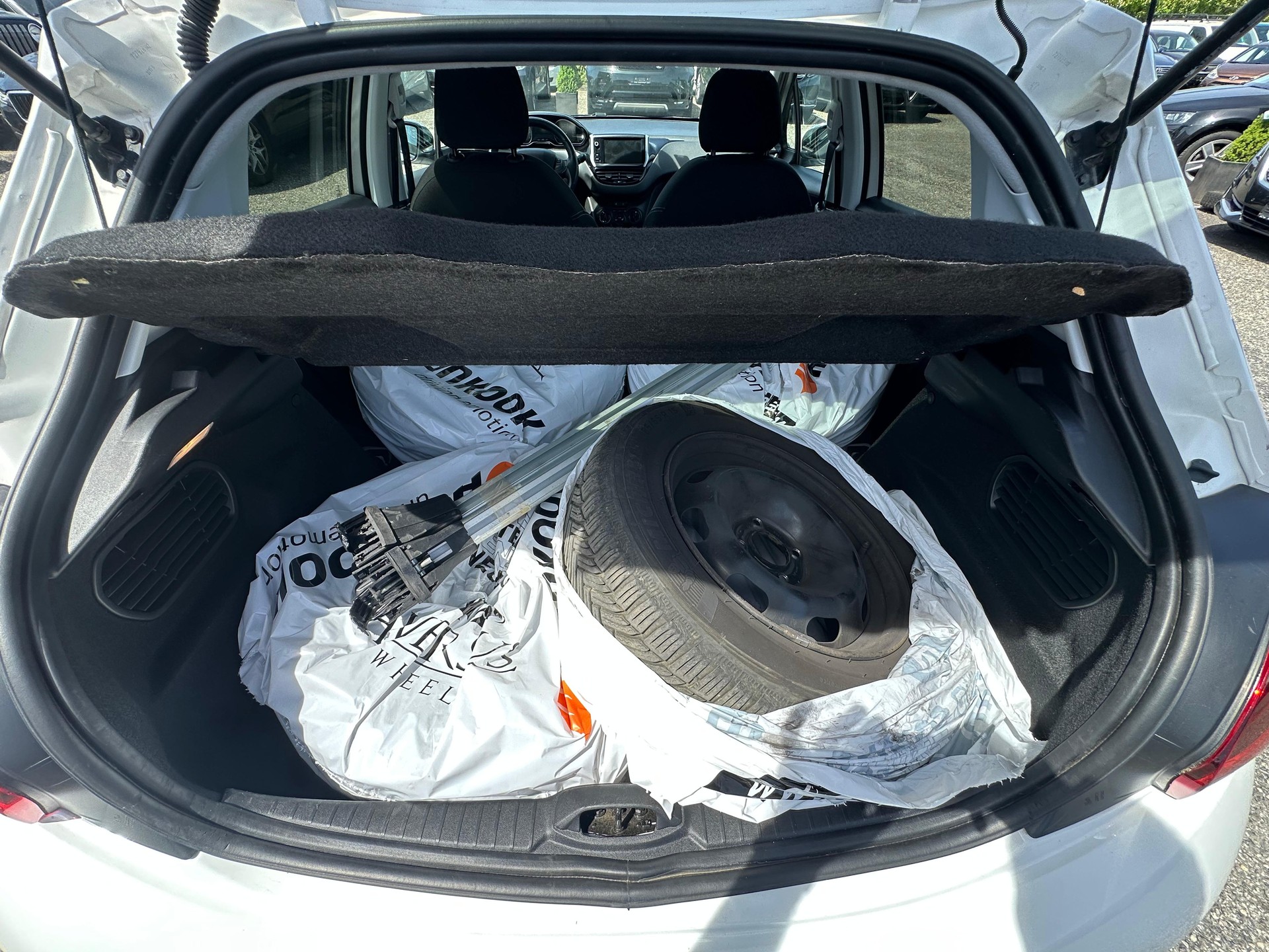 PEUGEOT 208 1.2 PureTech Urban Soul-image-12