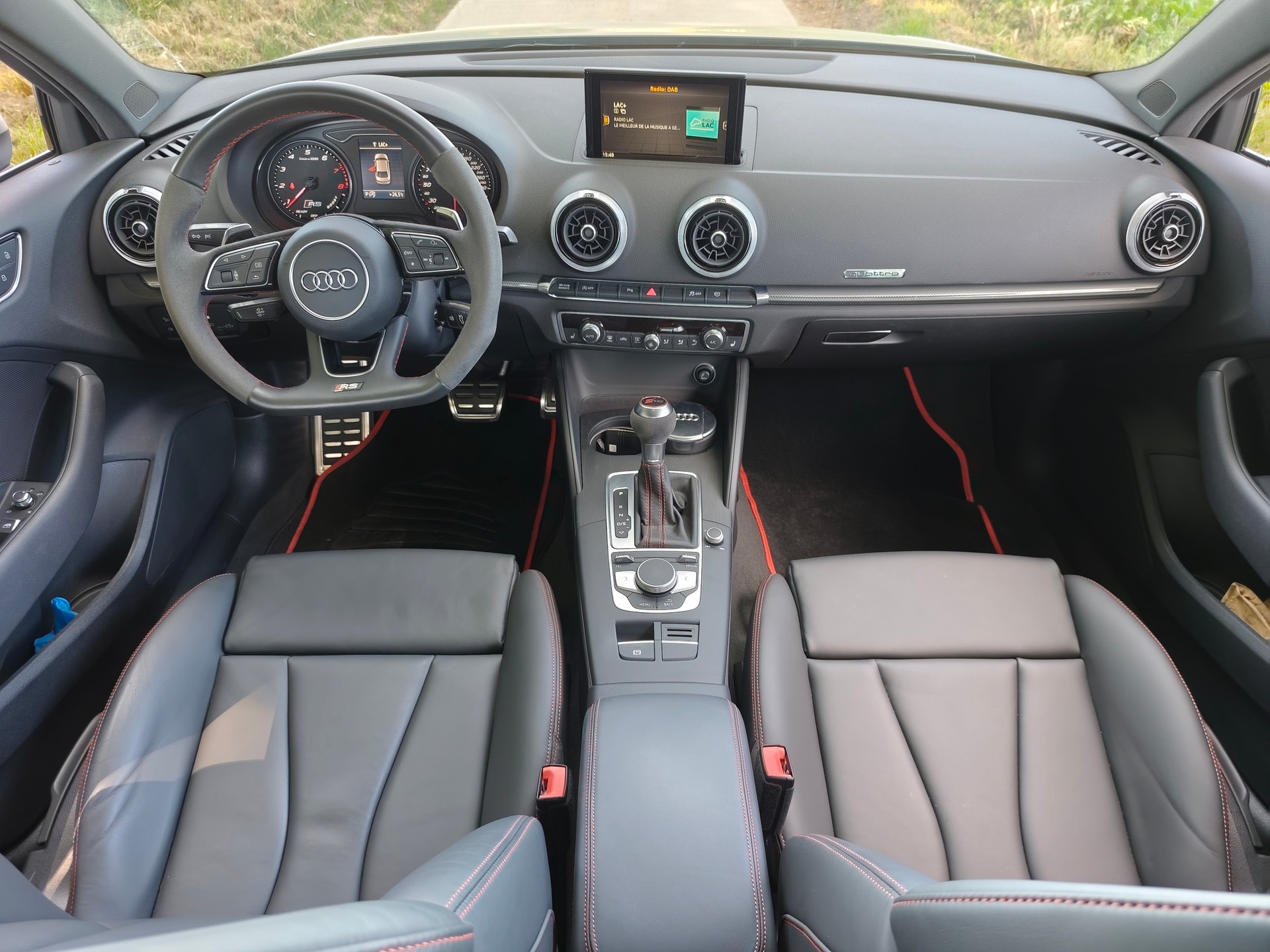 AUDI RS3 Limousine 2.5 TSI quattro S-tronic-image-9