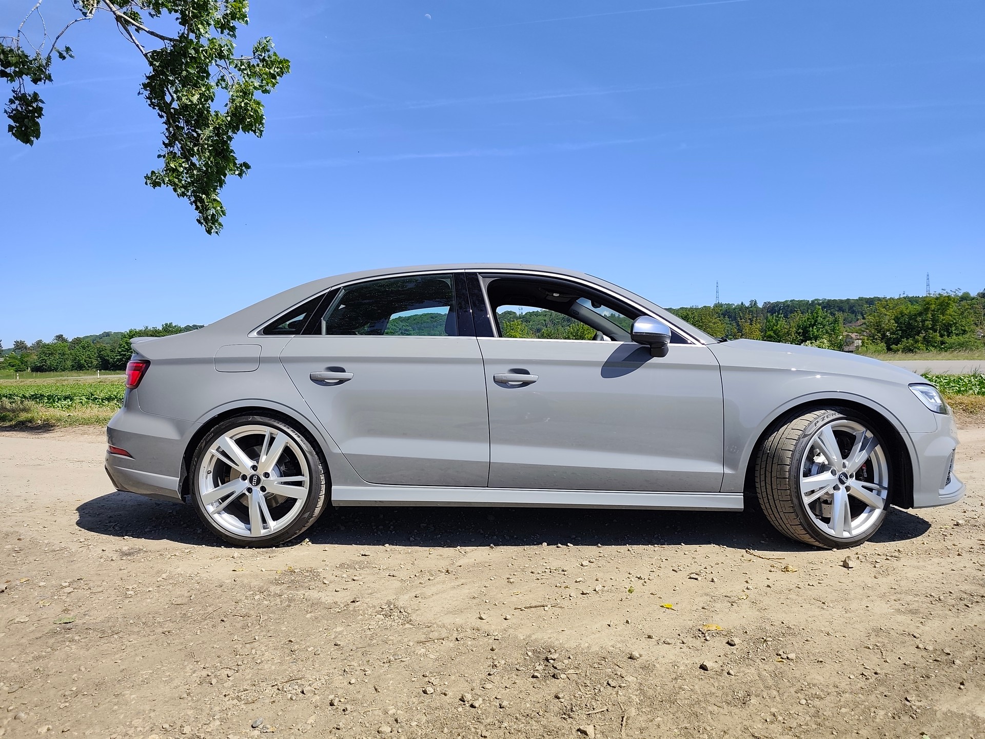 AUDI RS3 Limousine 2.5 TSI quattro S-tronic-image-2