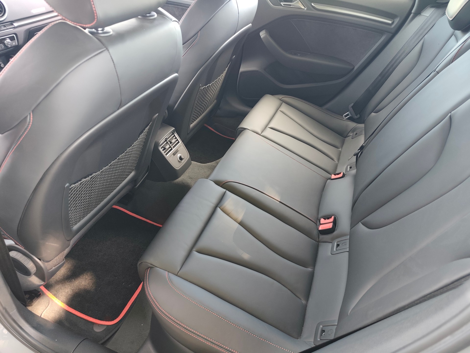 AUDI RS3 Limousine 2.5 TSI quattro S-tronic-image-10