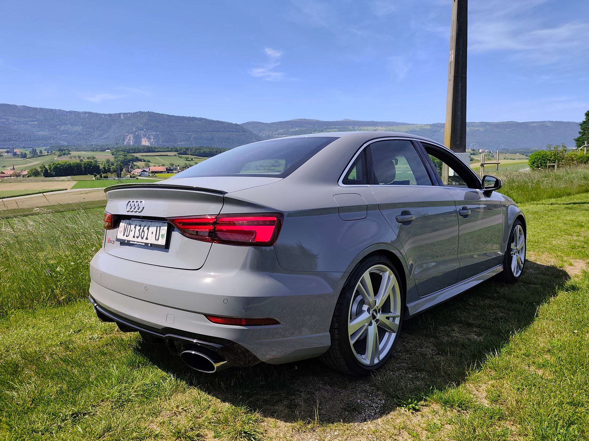 AUDI RS3 Limousine 2.5 TSI quattro S-tronic-image-5