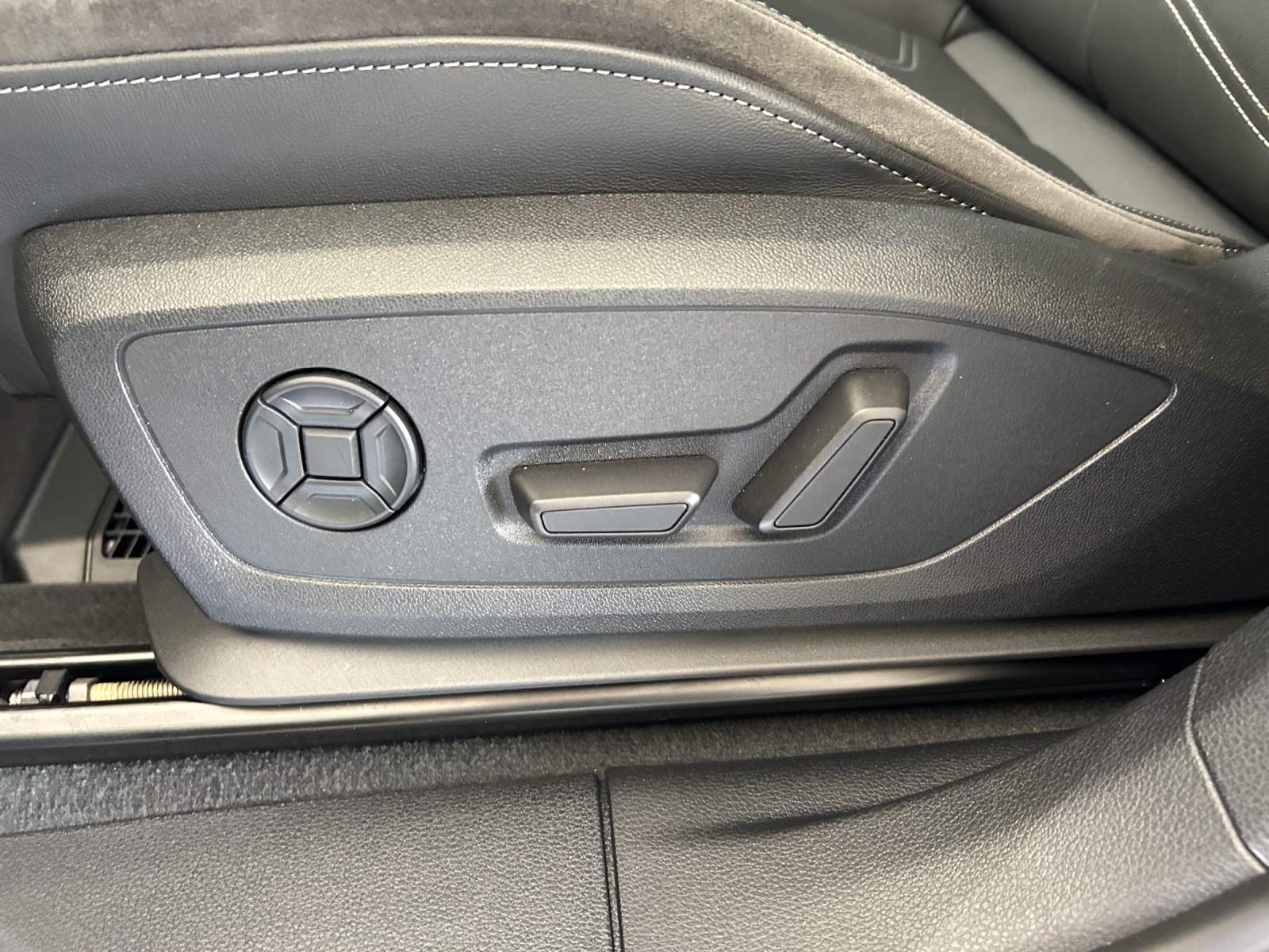 AUDI Q3 Sportback 40 TFSI S line quattro S-tronic-image-18