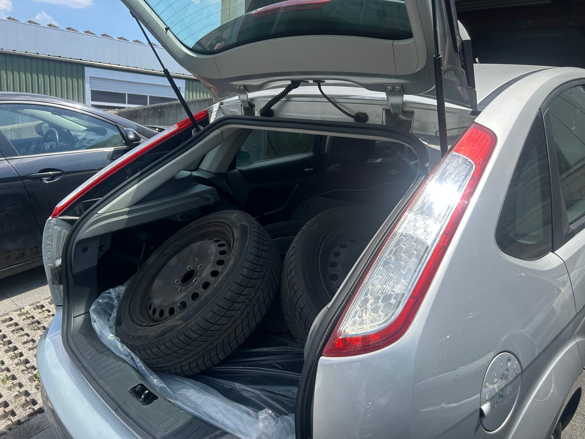 FORD Focus 2.0i Carving Automatic-image-6