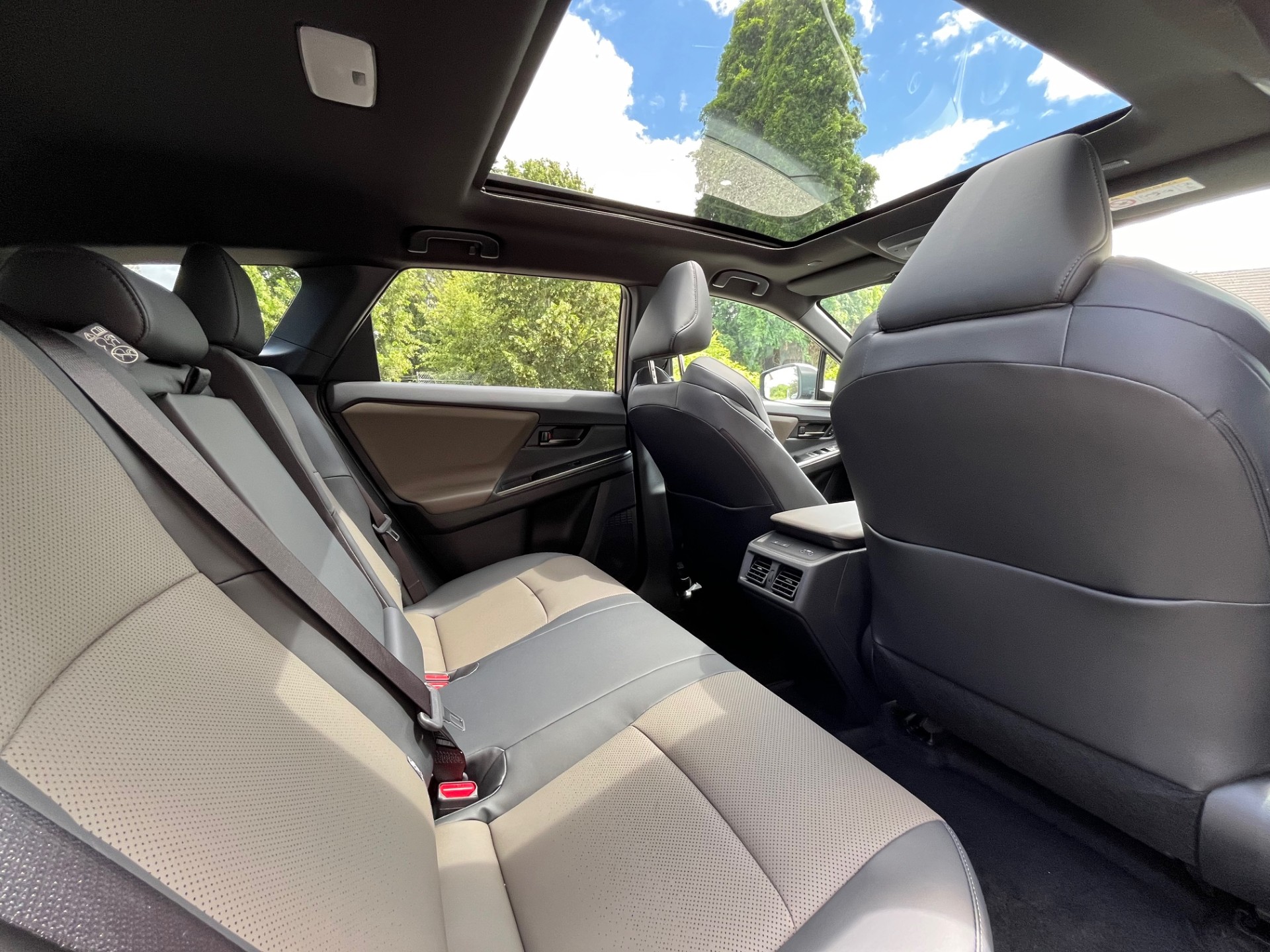 TOYOTA bZ4X Touring Premium AWD-image-10