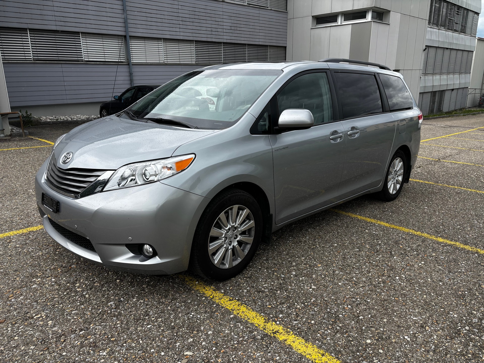 TOYOTA Sienna 3.5 A 4WD-image-1