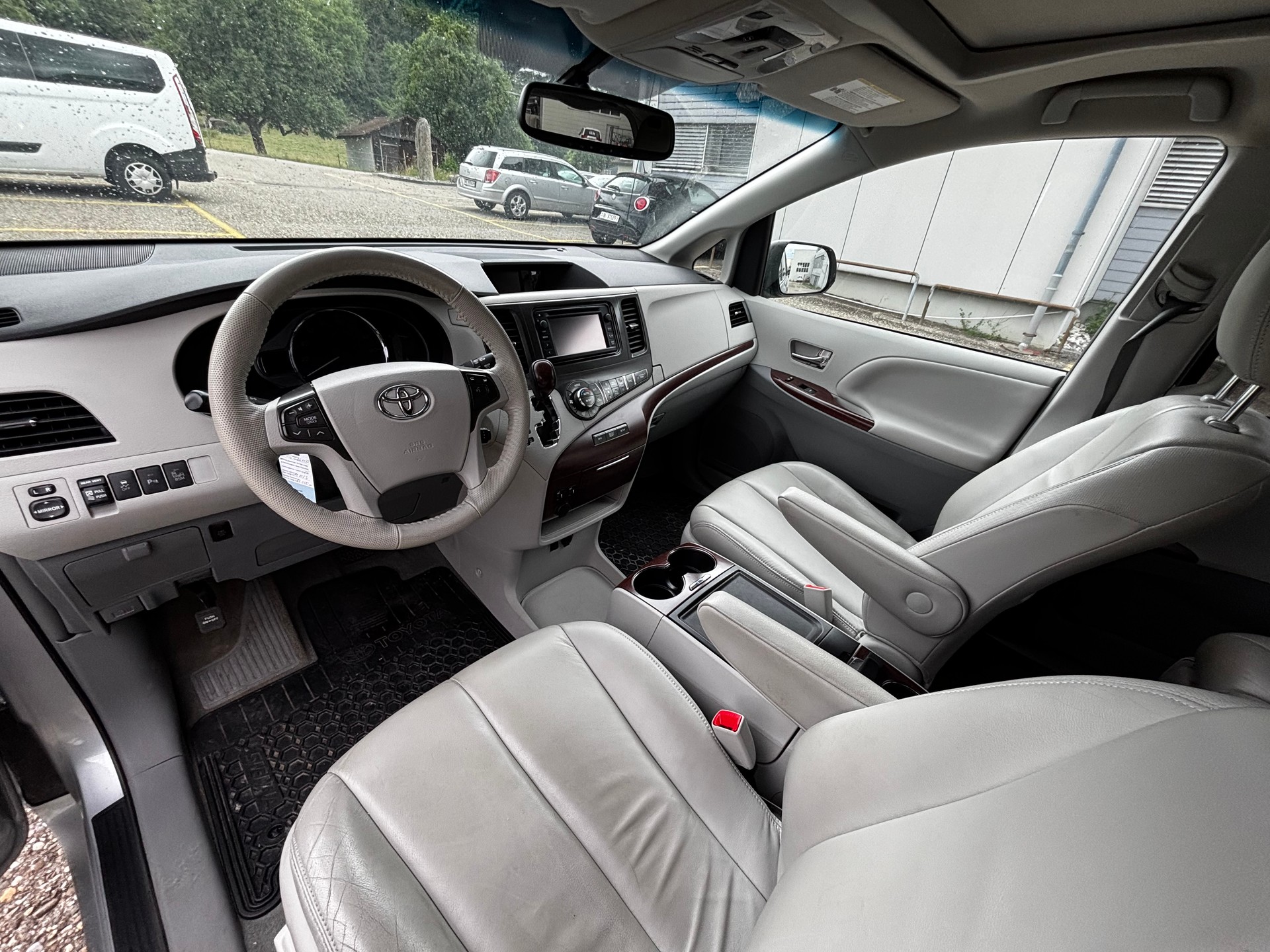 TOYOTA Sienna 3.5 A 4WD-image-10