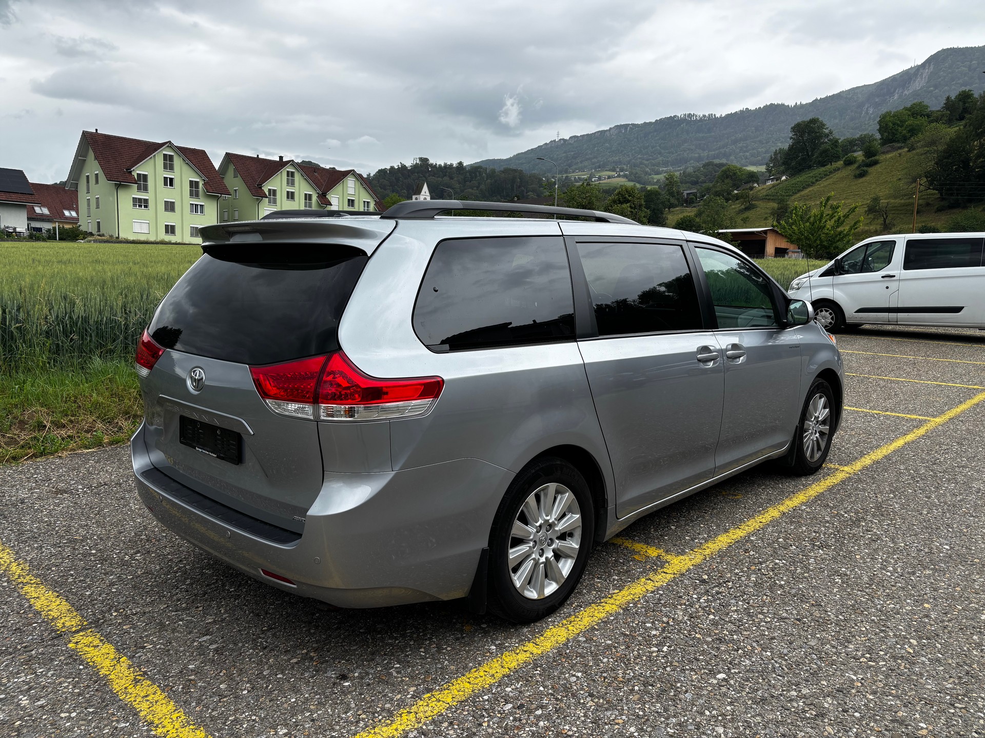 TOYOTA Sienna 3.5 A 4WD-image-4