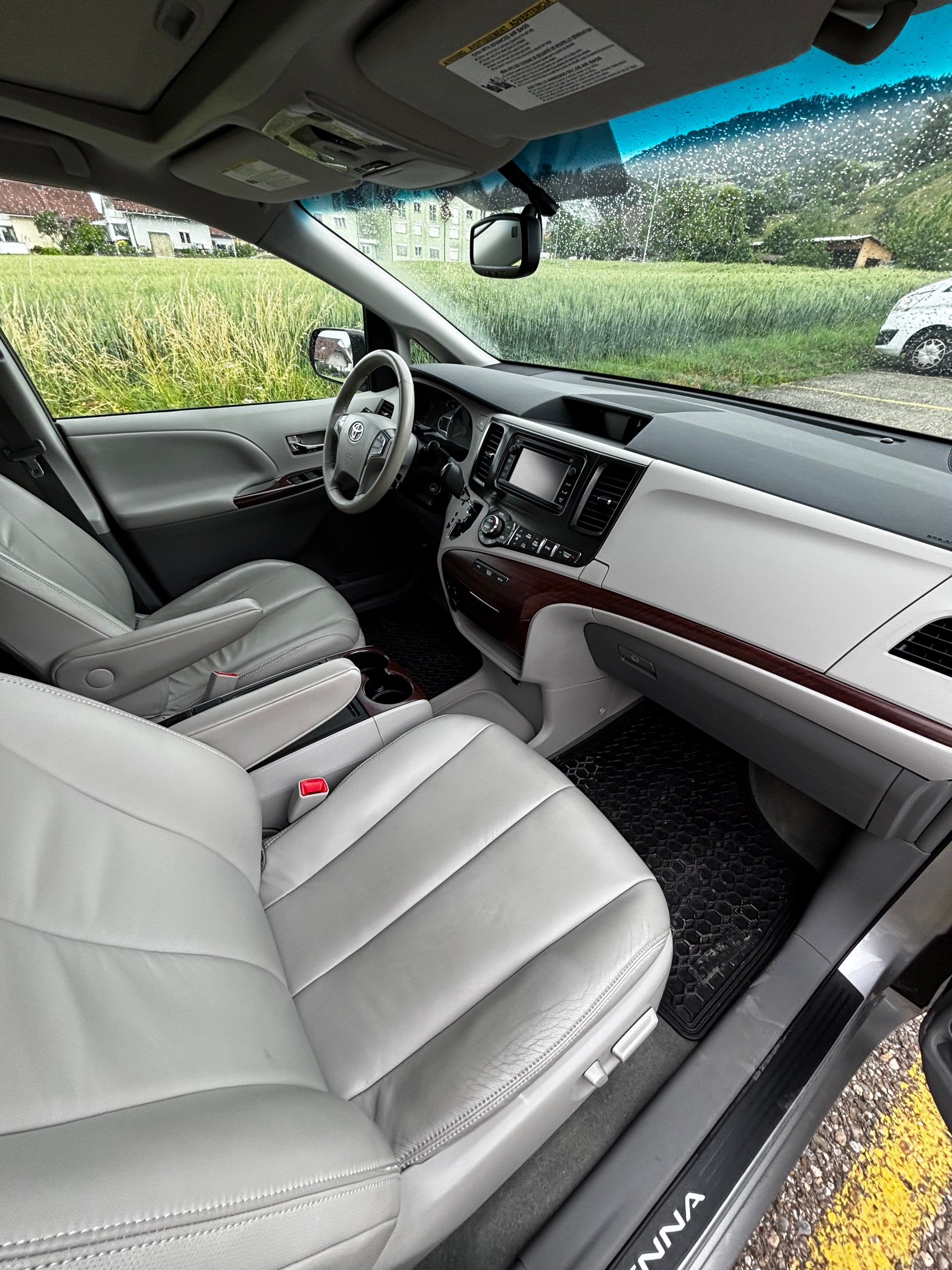 TOYOTA Sienna 3.5 A 4WD-image-14