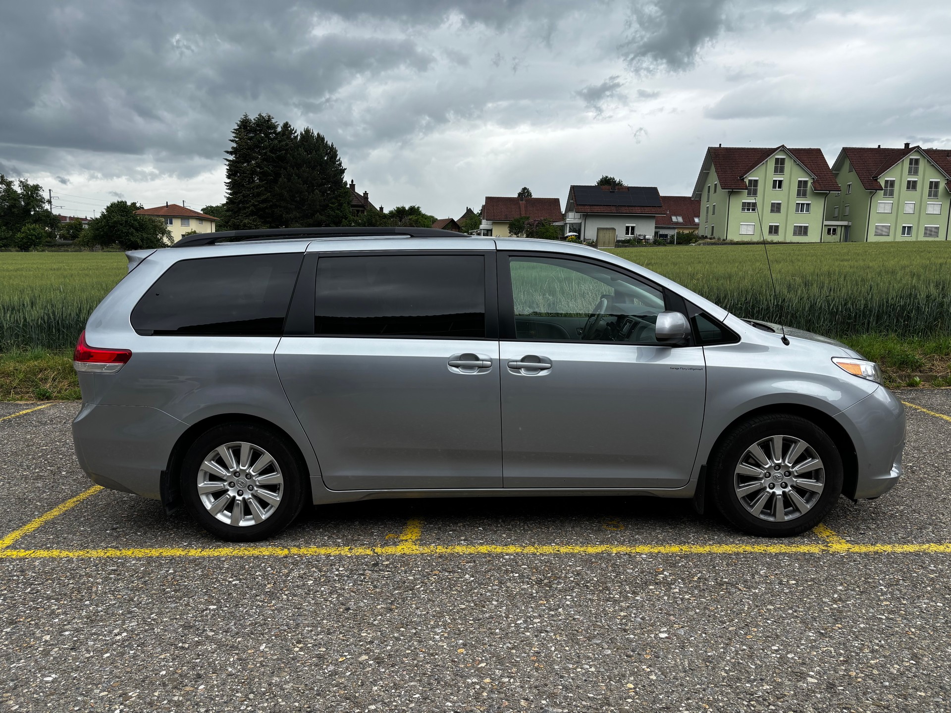 TOYOTA Sienna 3.5 A 4WD-image-2
