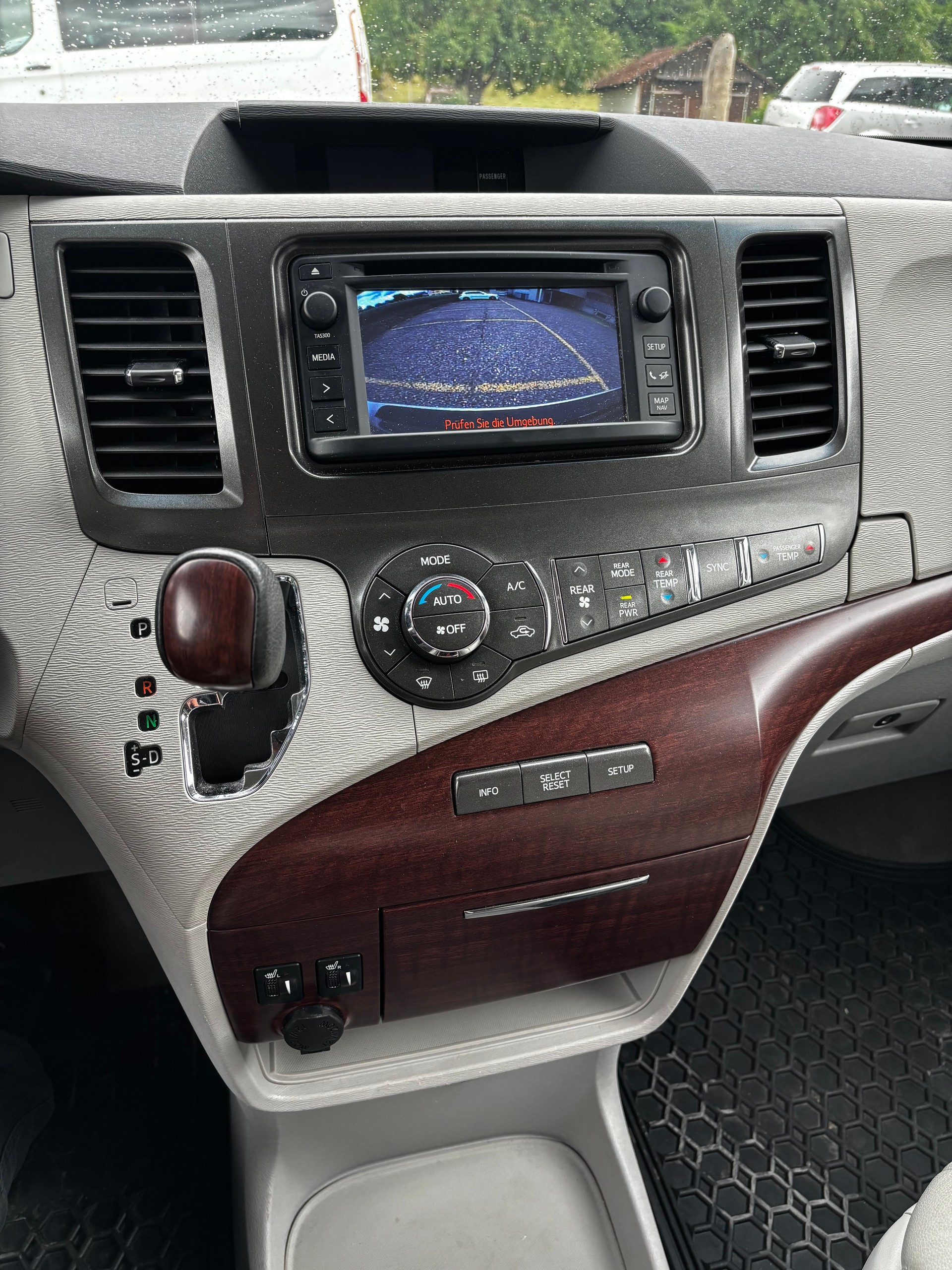 TOYOTA Sienna 3.5 A 4WD-image-12