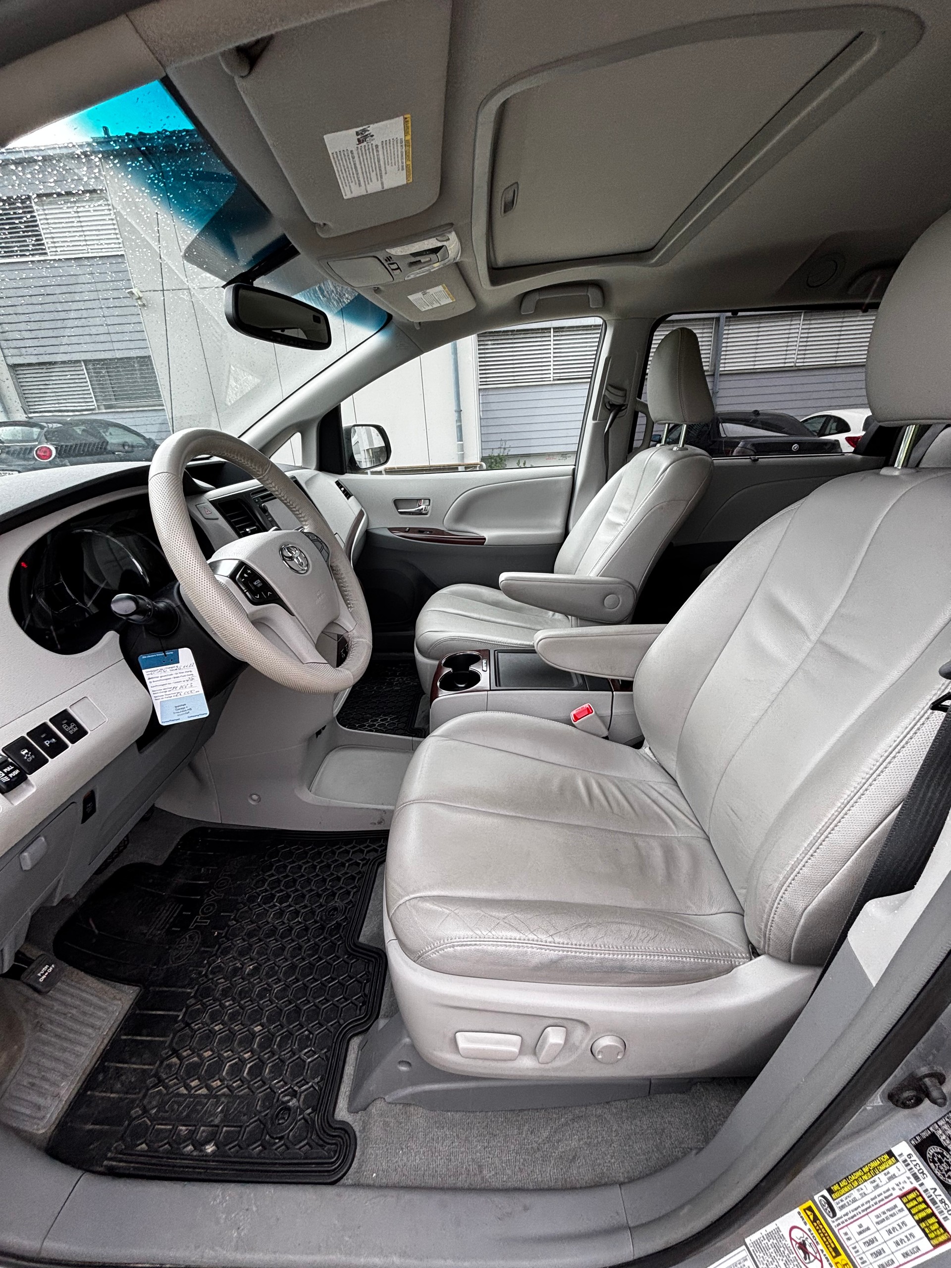 TOYOTA Sienna 3.5 A 4WD-image-9