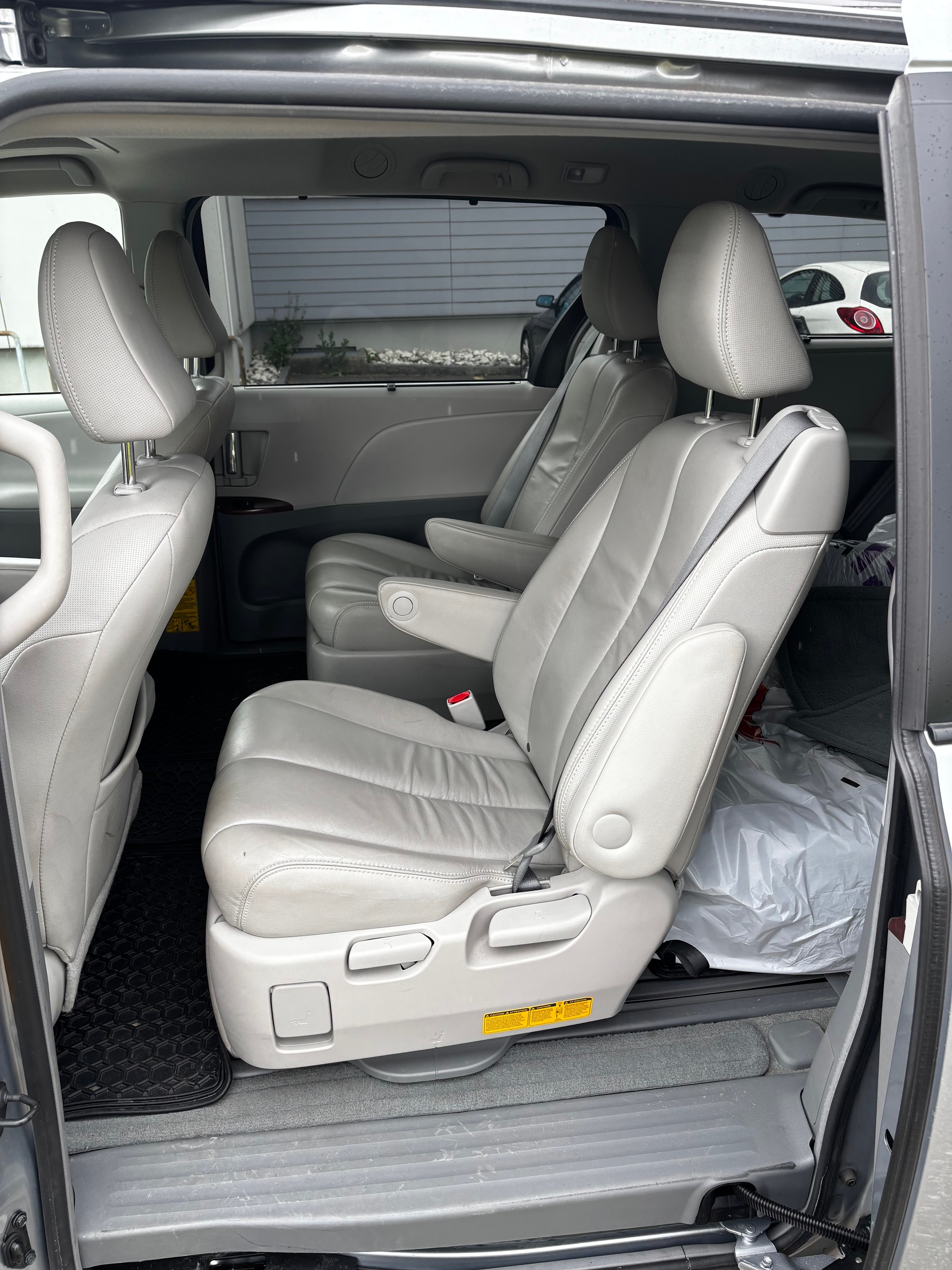 TOYOTA Sienna 3.5 A 4WD-image-13