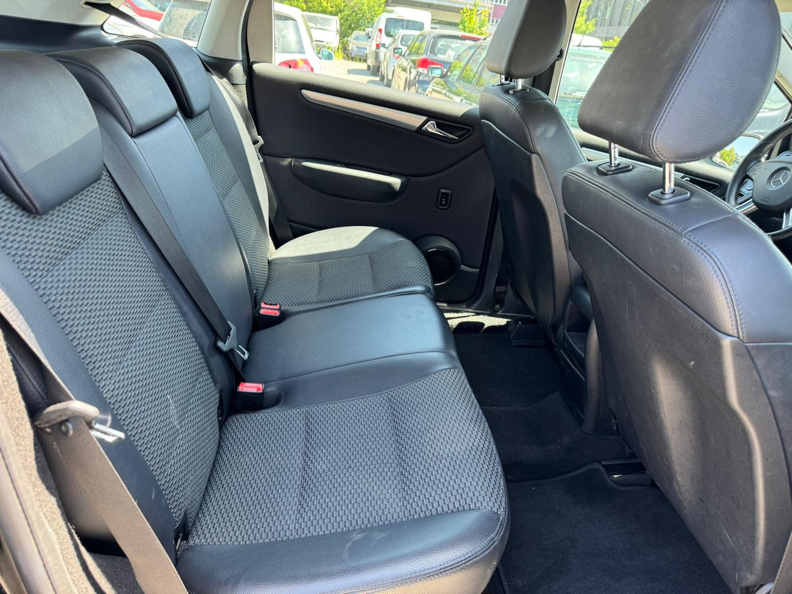 MERCEDES-BENZ B 180 CDI My Star Autotronic-image-4