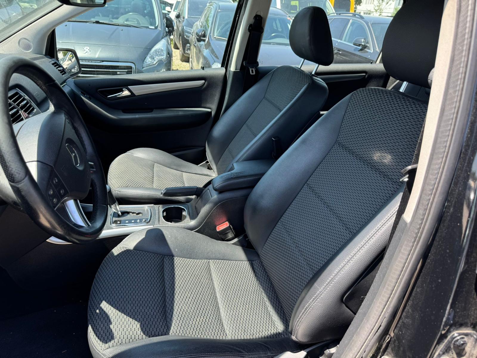 MERCEDES-BENZ B 180 CDI My Star Autotronic-image-9