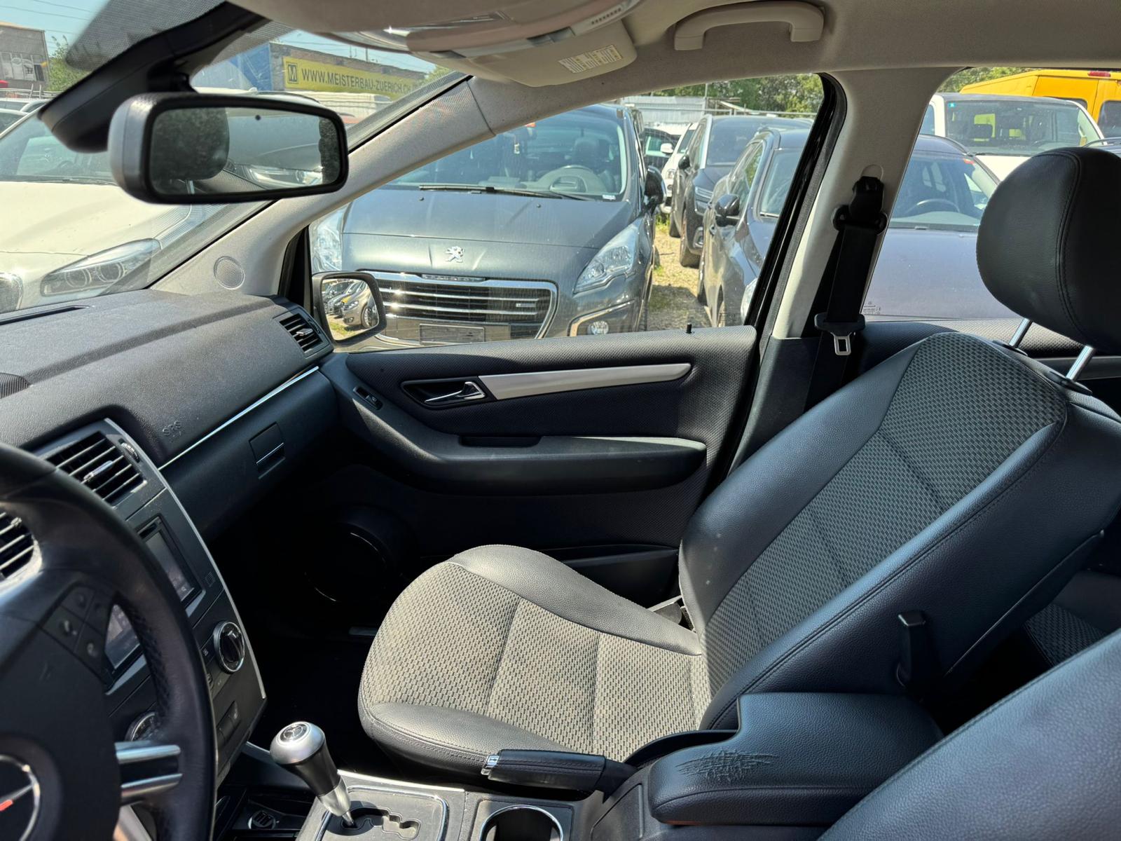 MERCEDES-BENZ B 180 CDI My Star Autotronic-image-14