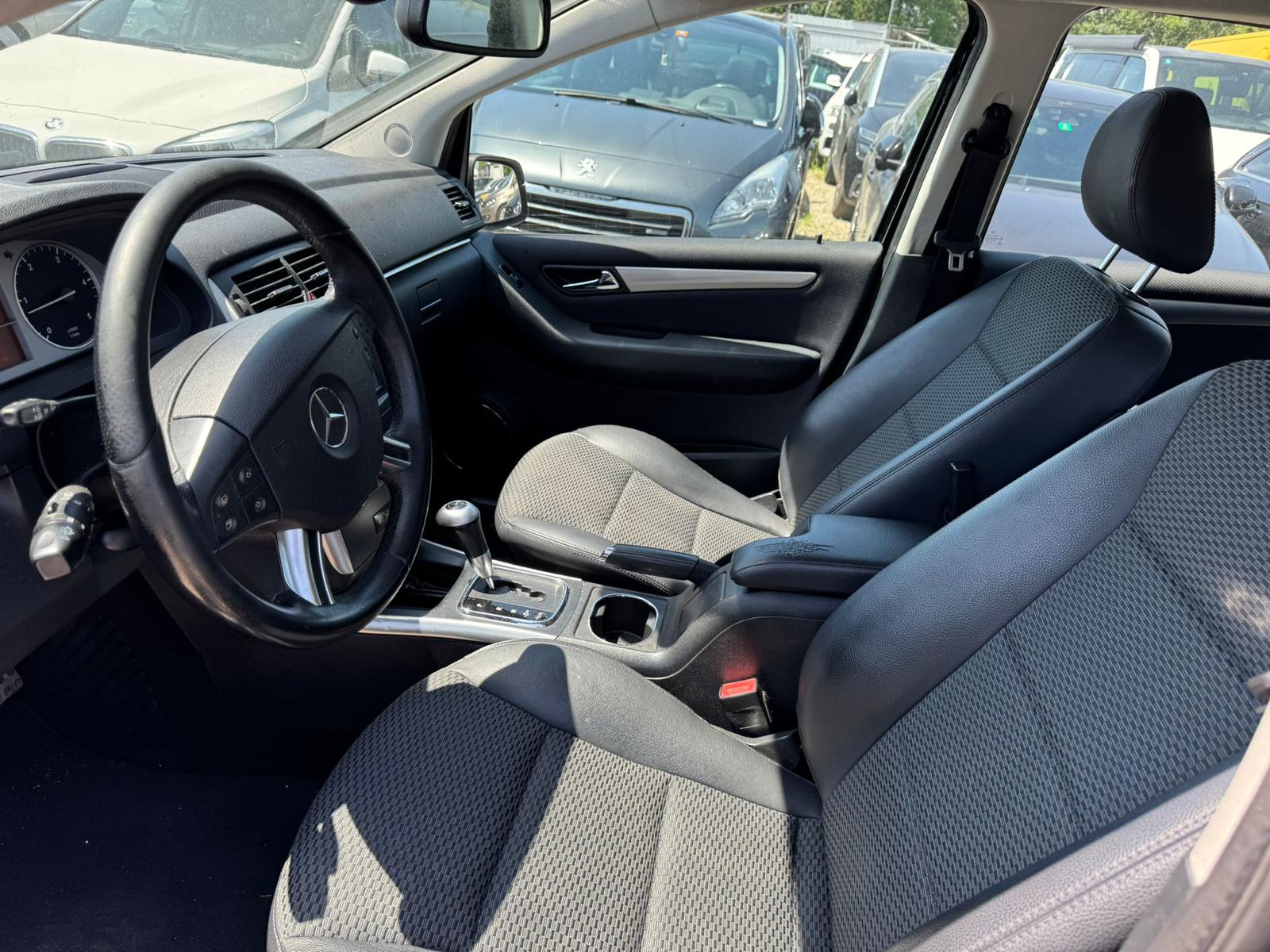 MERCEDES-BENZ B 180 CDI My Star Autotronic-image-12