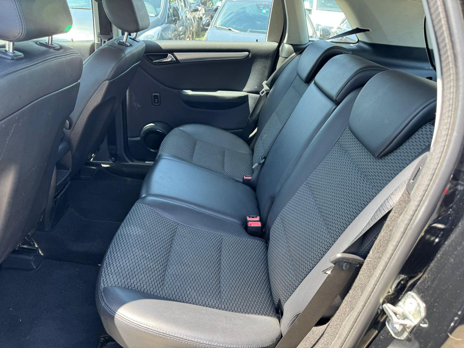 MERCEDES-BENZ B 180 CDI My Star Autotronic-image-11