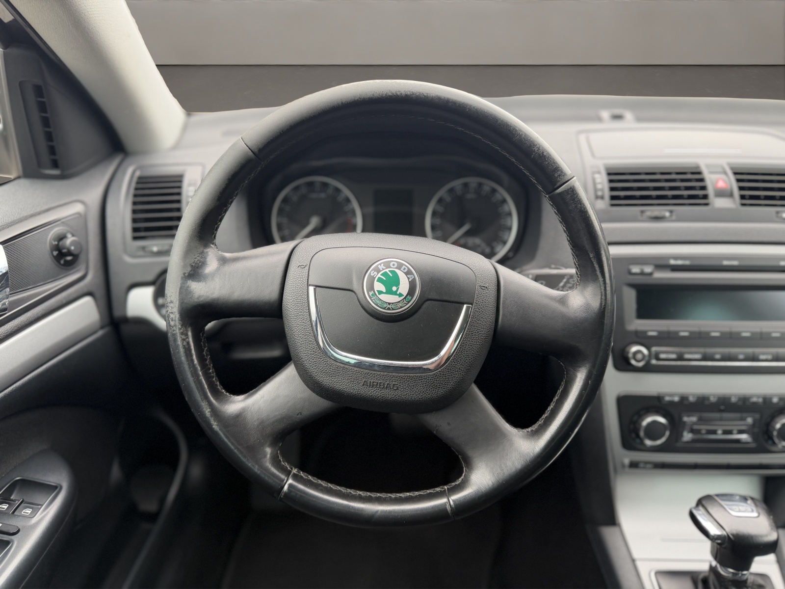 SKODA Octavia 1.6 TDI Ambition DSG-image-10