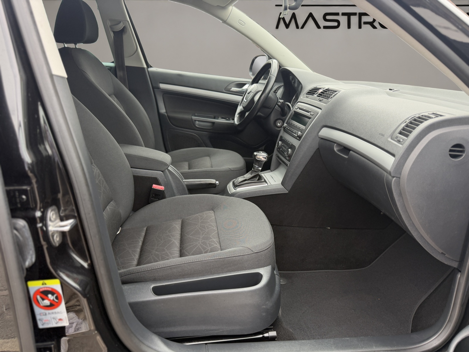 SKODA Octavia 1.6 TDI Ambition DSG-image-12
