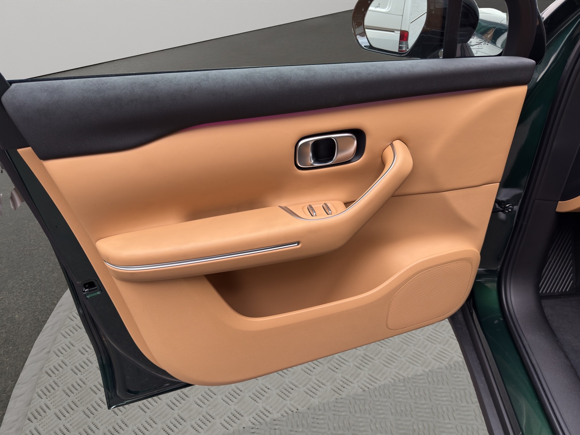 LEAPMOTOR C10 EV AWD-image-11
