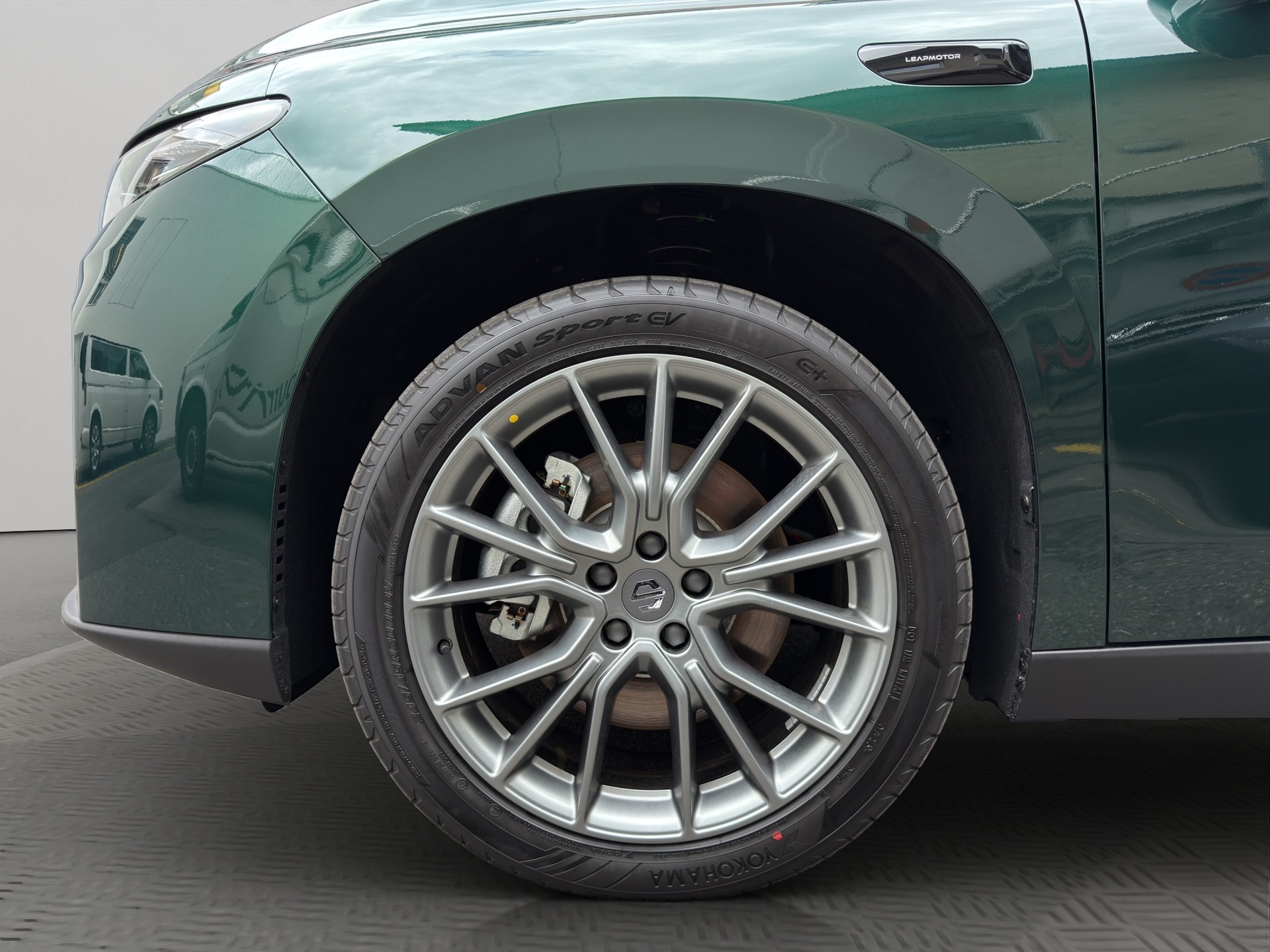 LEAPMOTOR C10 EV AWD-image-16