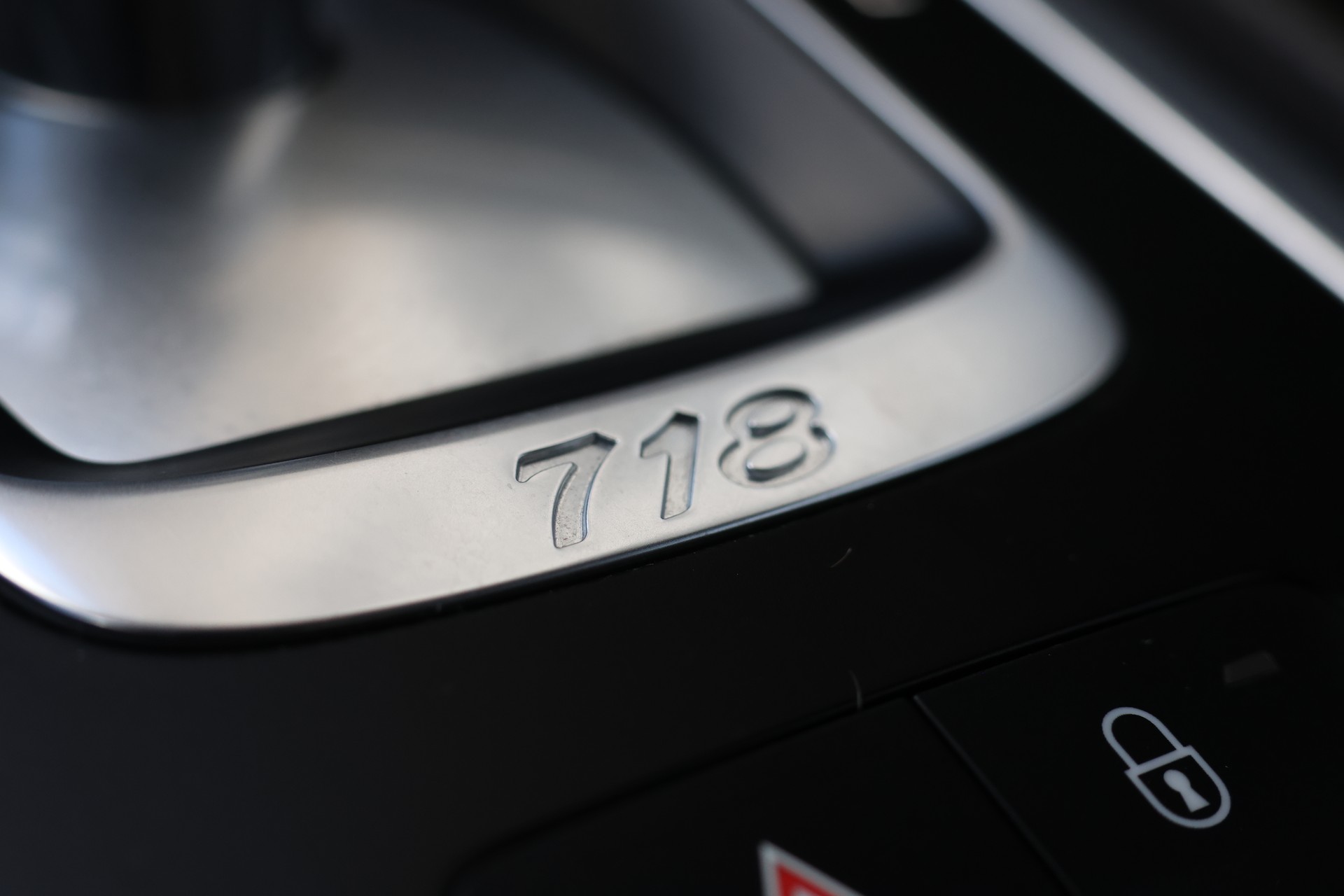 PORSCHE 718 Cayman 2.0 PDK (CH)-image-19