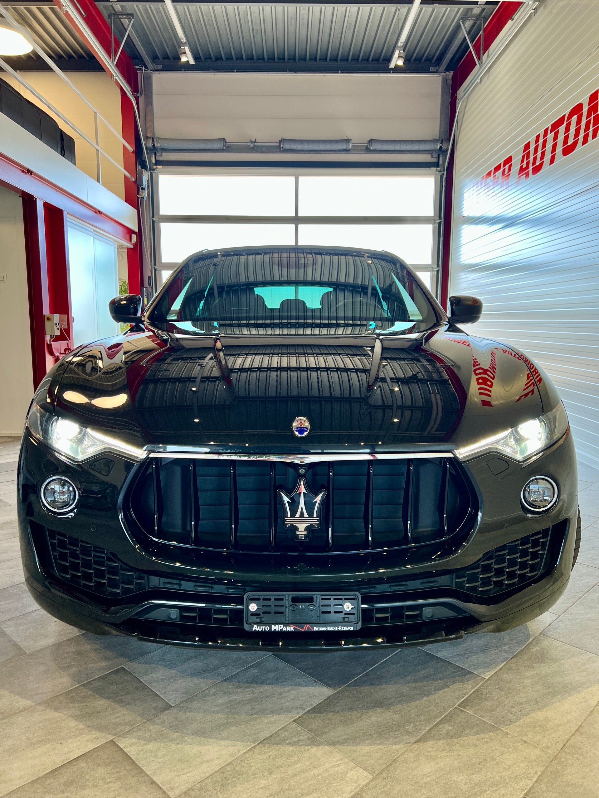 MASERATI Levante S 3.0 V6 GranSport Automatica-showroom-element-1
