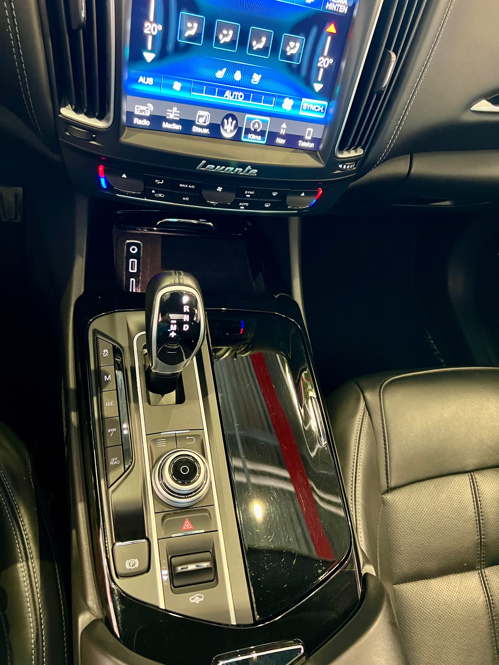 MASERATI Levante S 3.0 V6 GranSport Automatica-image-25