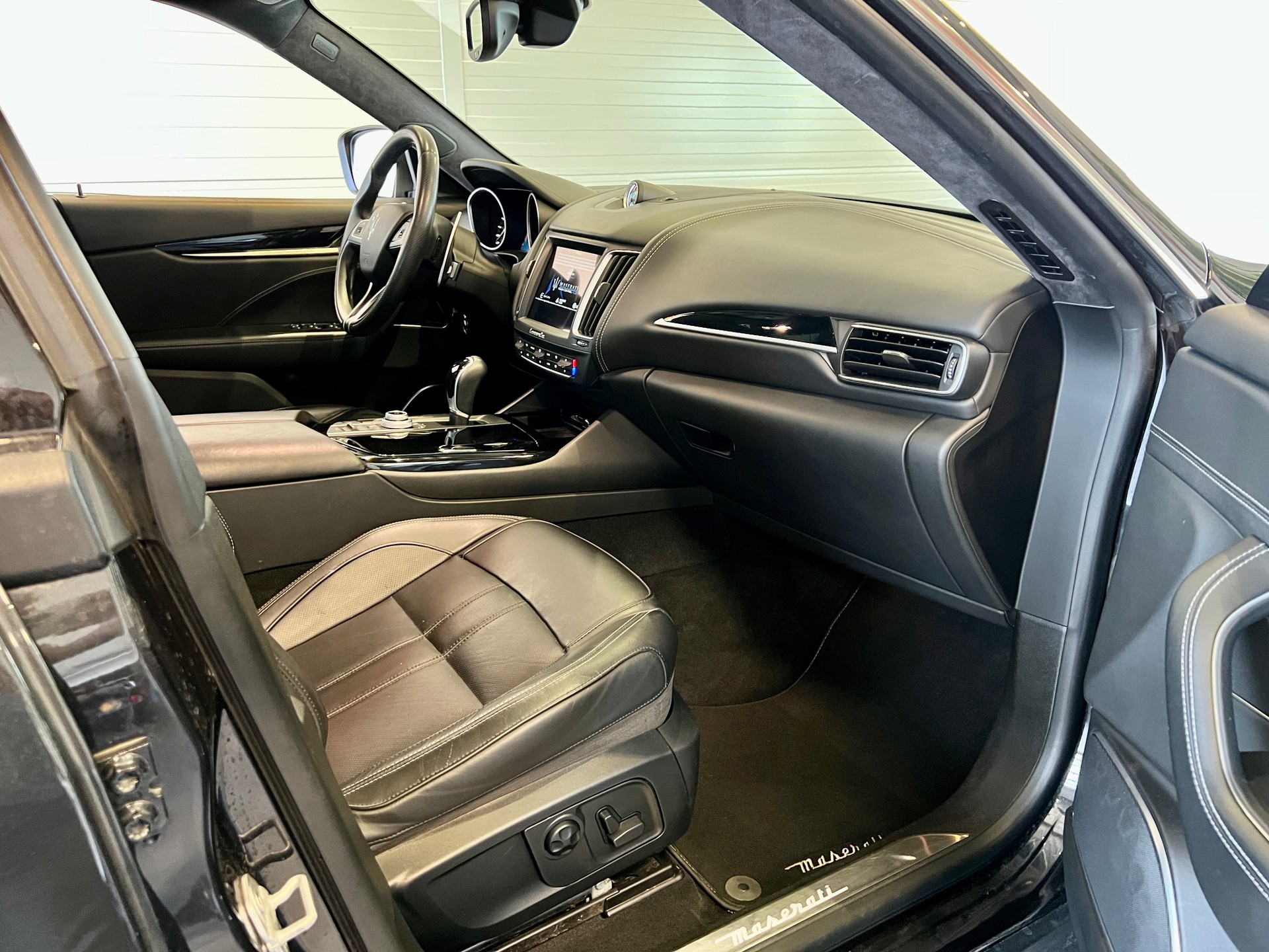 MASERATI Levante S 3.0 V6 GranSport Automatica-image-17